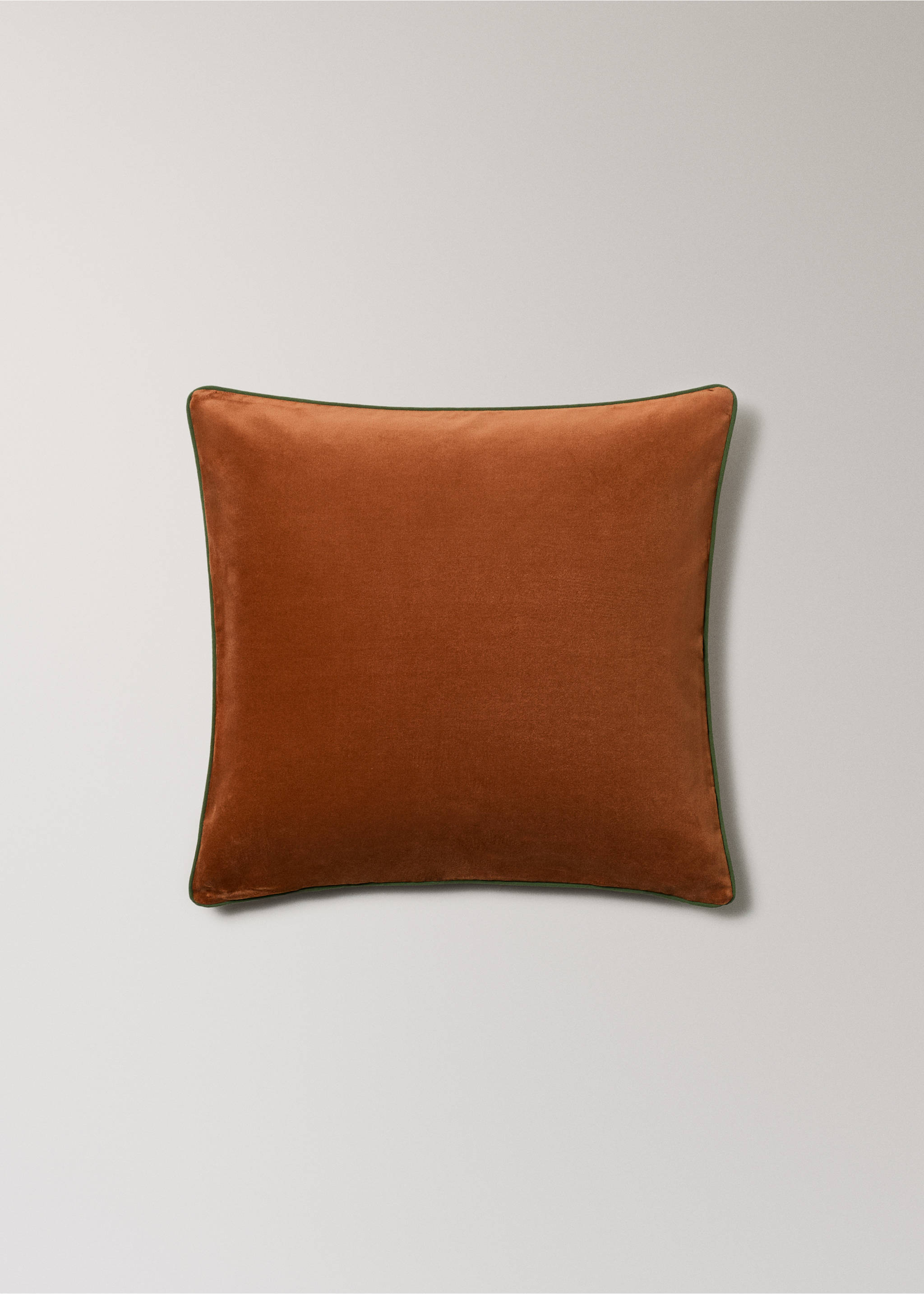 Velvet cushion cover with contrasting piping 50x50 cm - Article without model, Burnt Orange. Ref: 17003331-00.