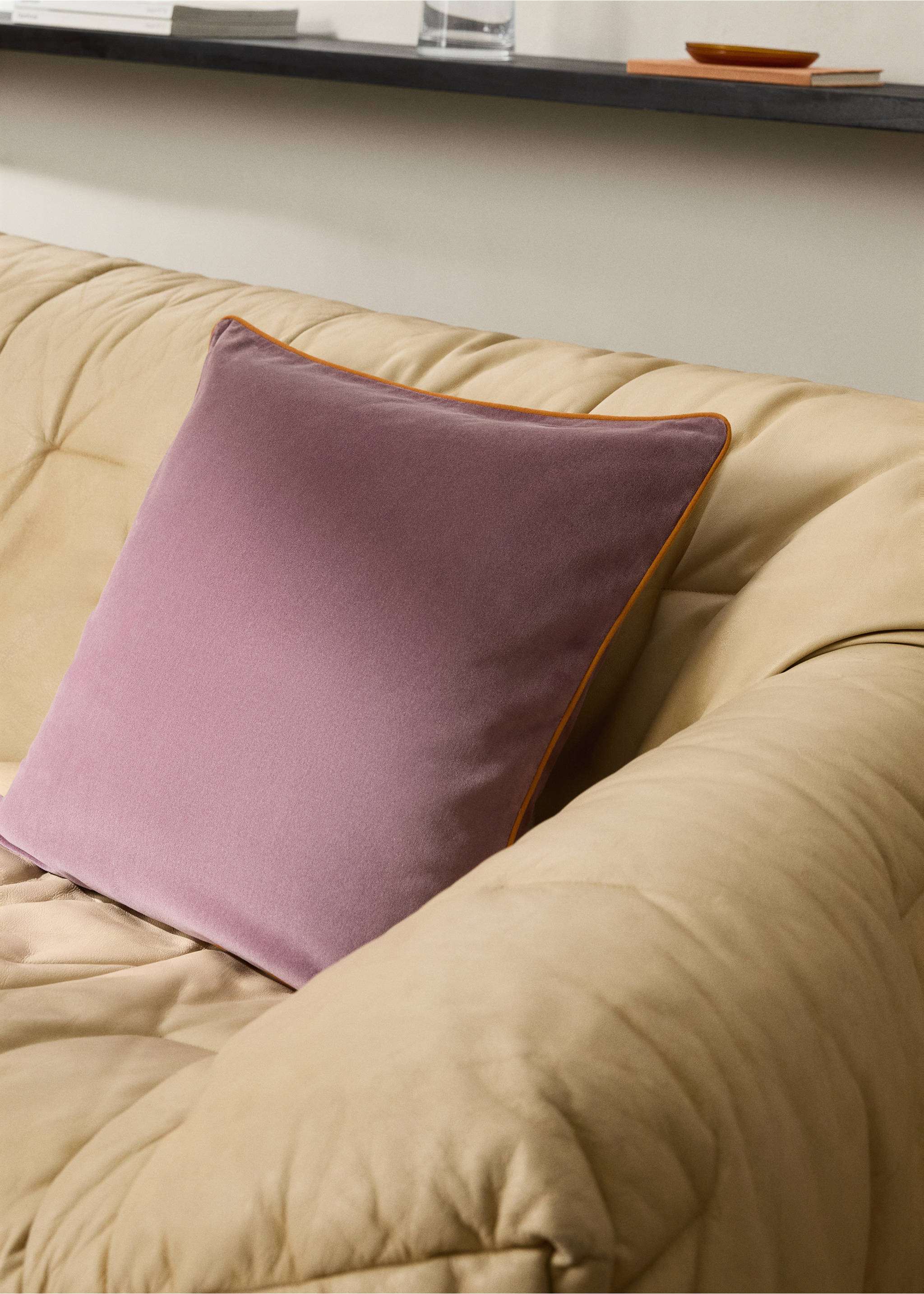 Velvet cushion cover with contrasting piping 50x50 cm - General plane, Plum. Ref: 17003331-00.