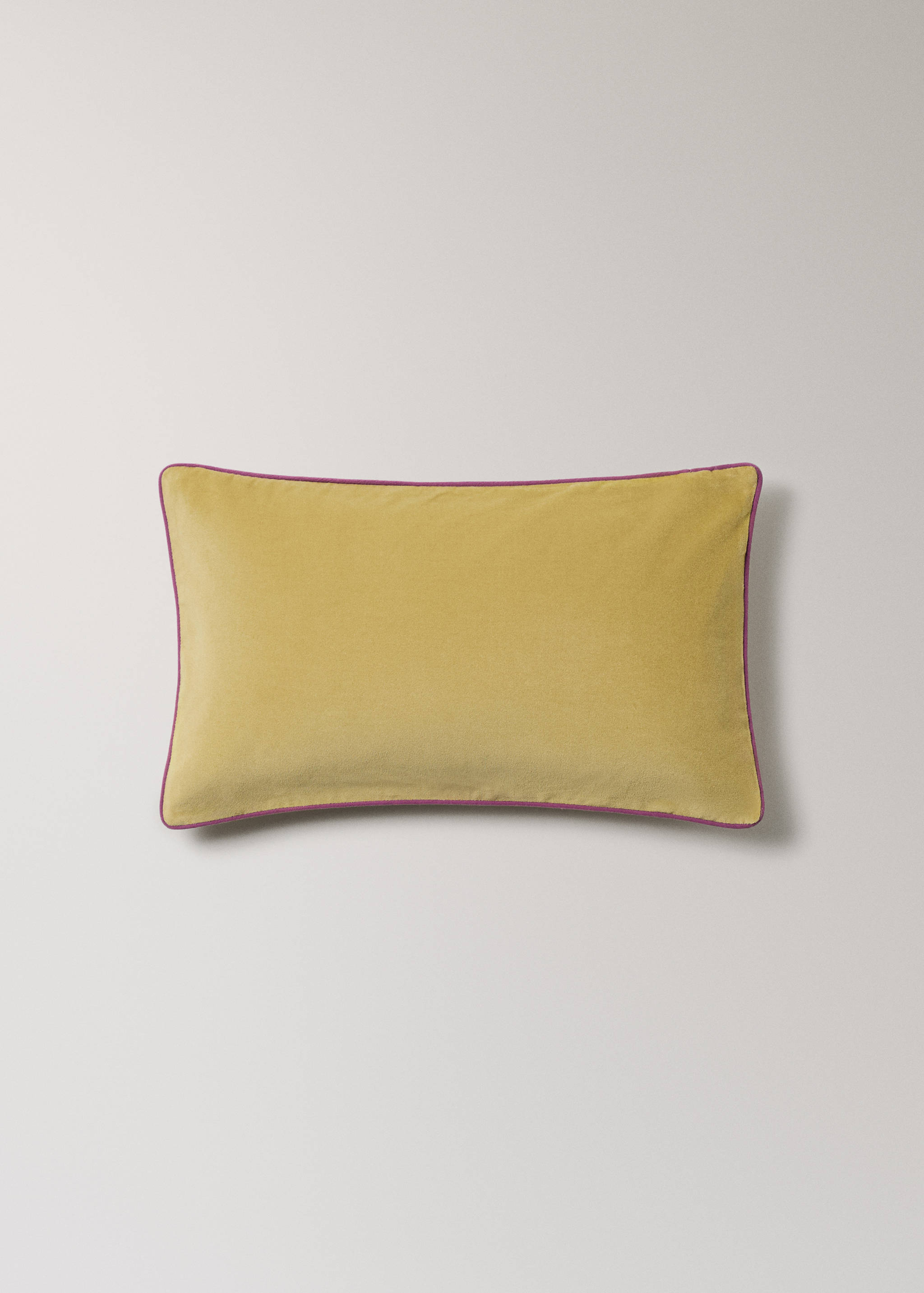 Velvet cushion cover with contrasting piping 30x50 cm - Article without model