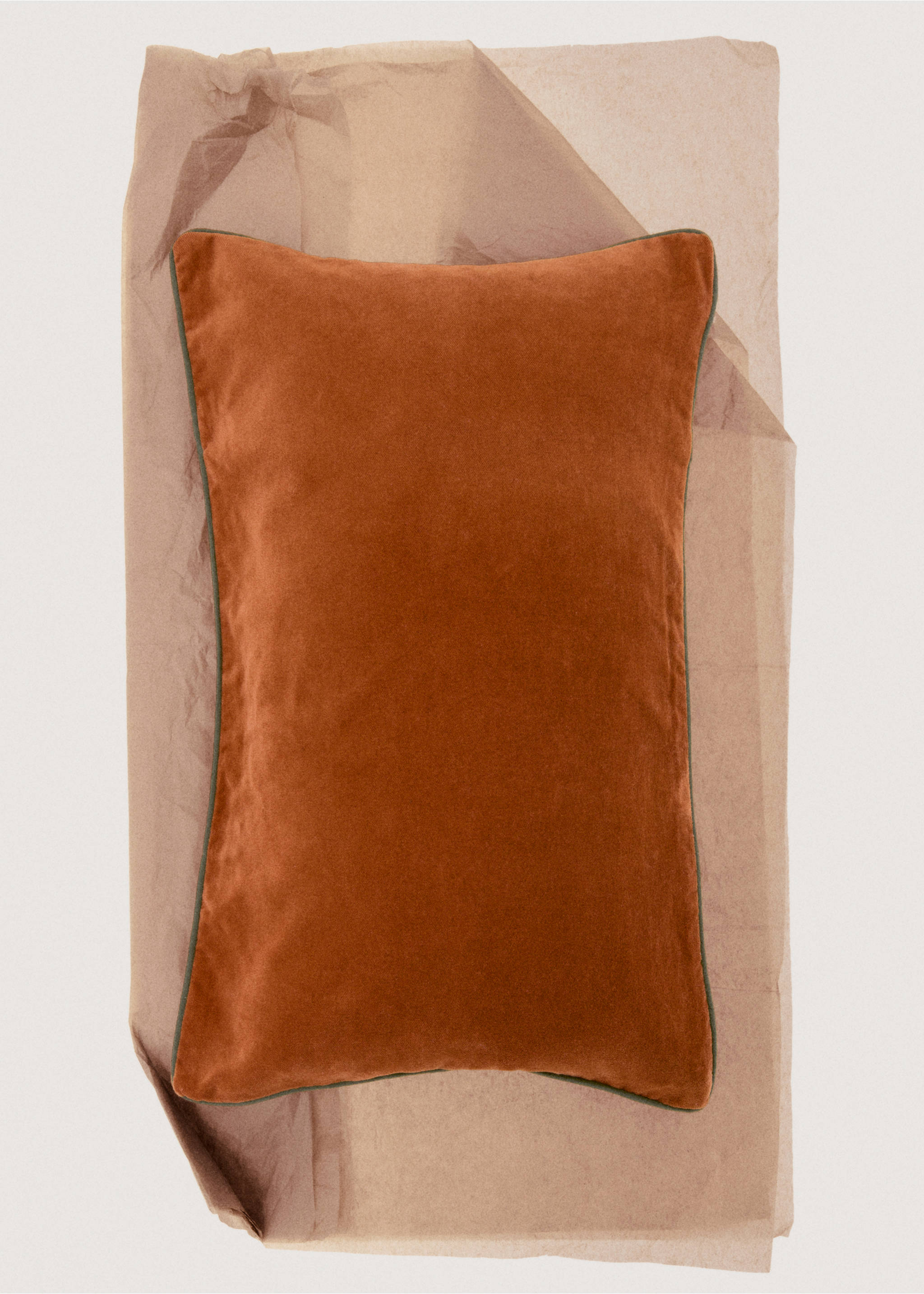 Velvet cushion cover with contrasting piping 30x50 cm - Details of the article 7, Burnt Orange. Ref: 17003332-00.
