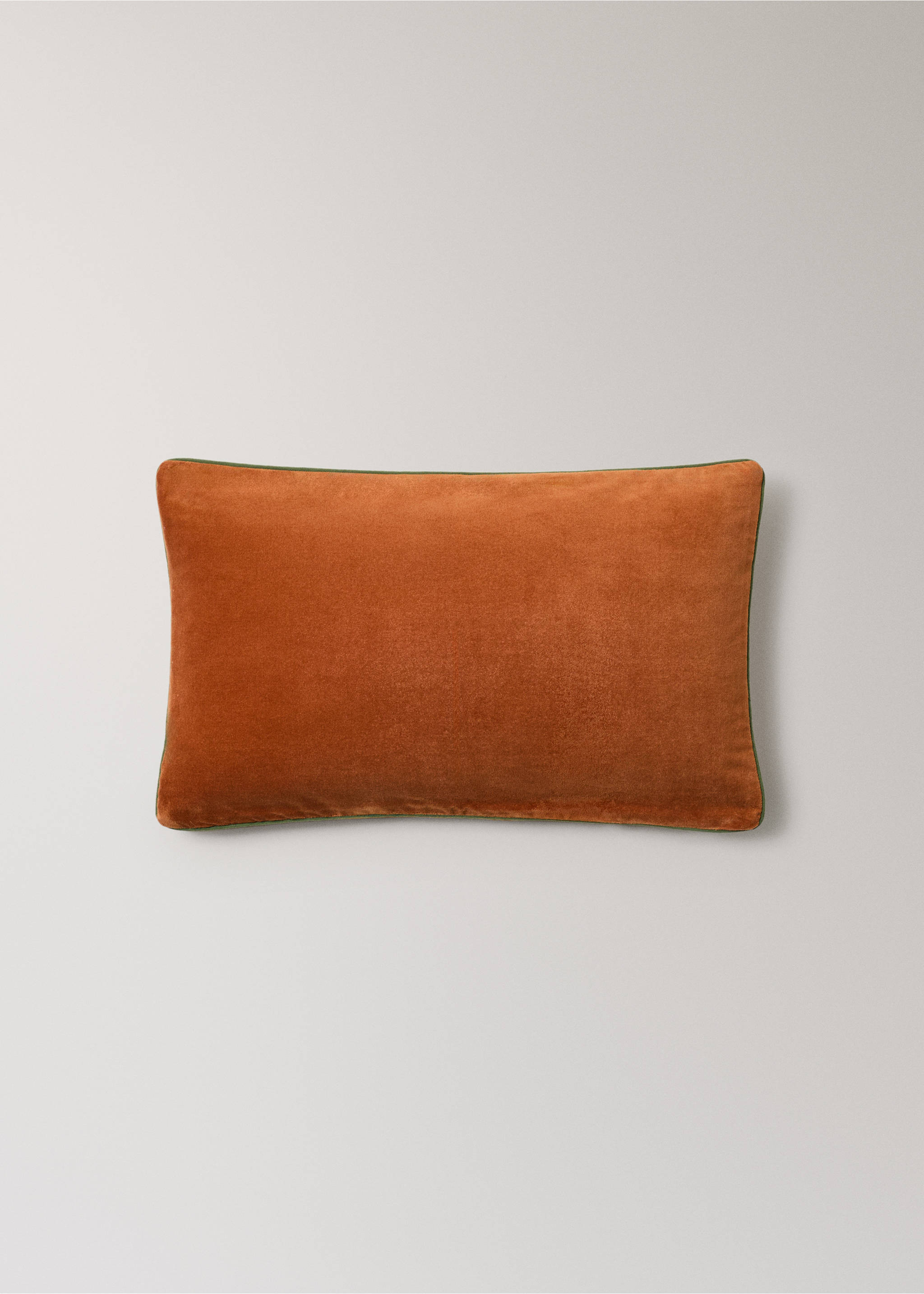 Velvet cushion cover with contrasting piping 30x50 cm - Article without model, Burnt Orange. Ref: 17003332-00.
