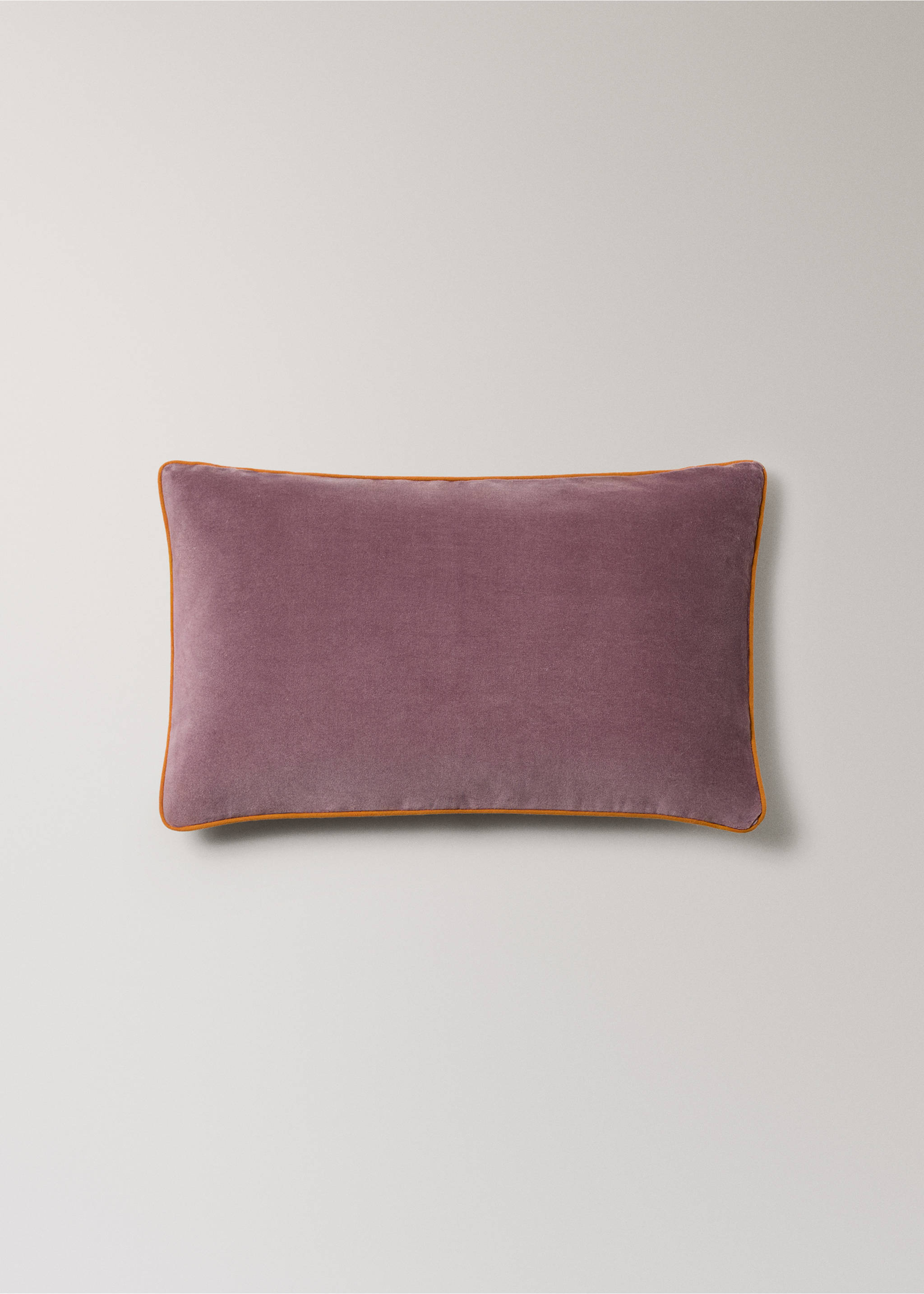 Velvet cushion cover with contrasting piping 30x50 cm - Article without model, Plum. Ref: 17003332-00.
