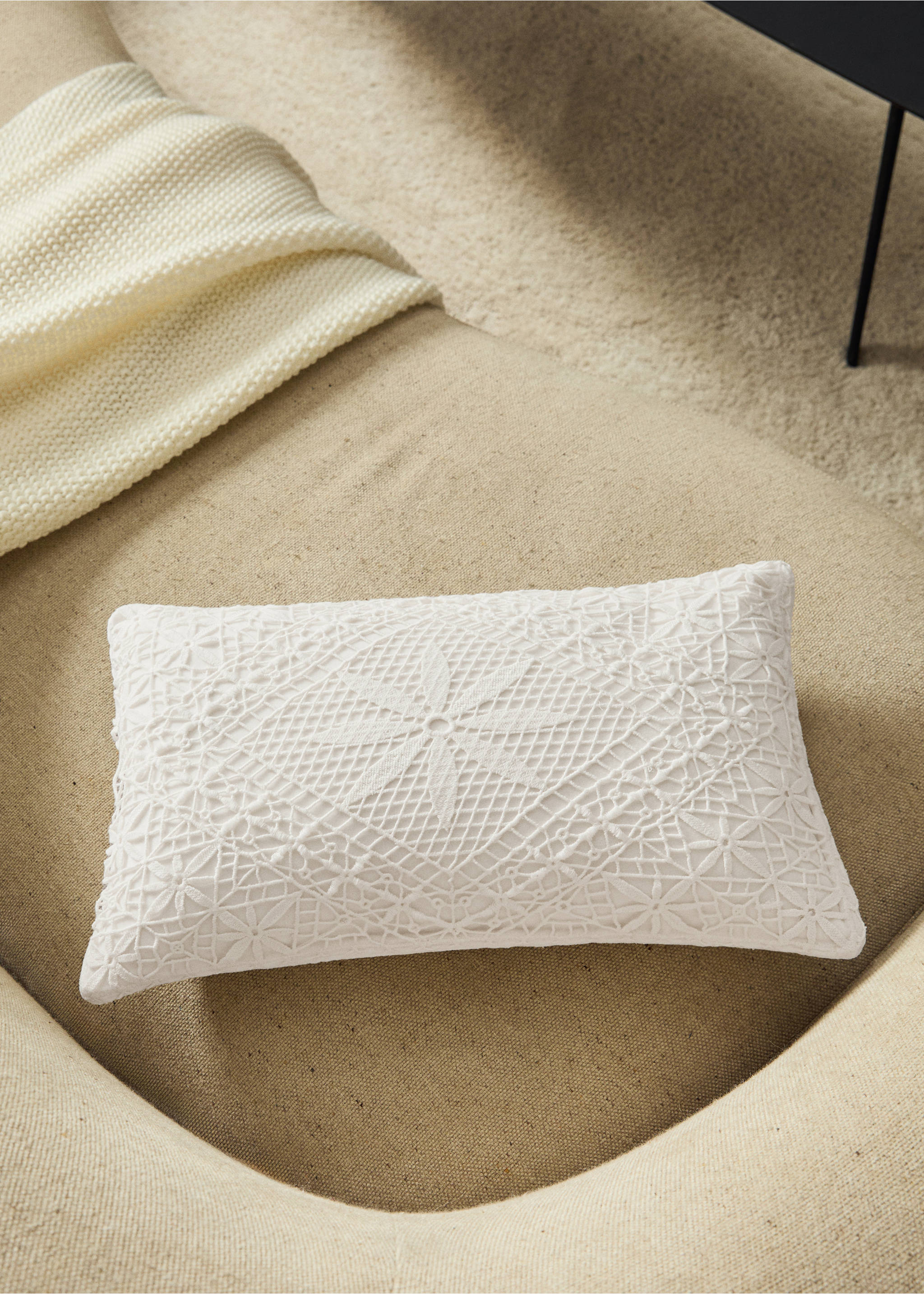 Embroidered cotton cushion cover 30x50cm - General plane, White. Ref: 17003335-00.