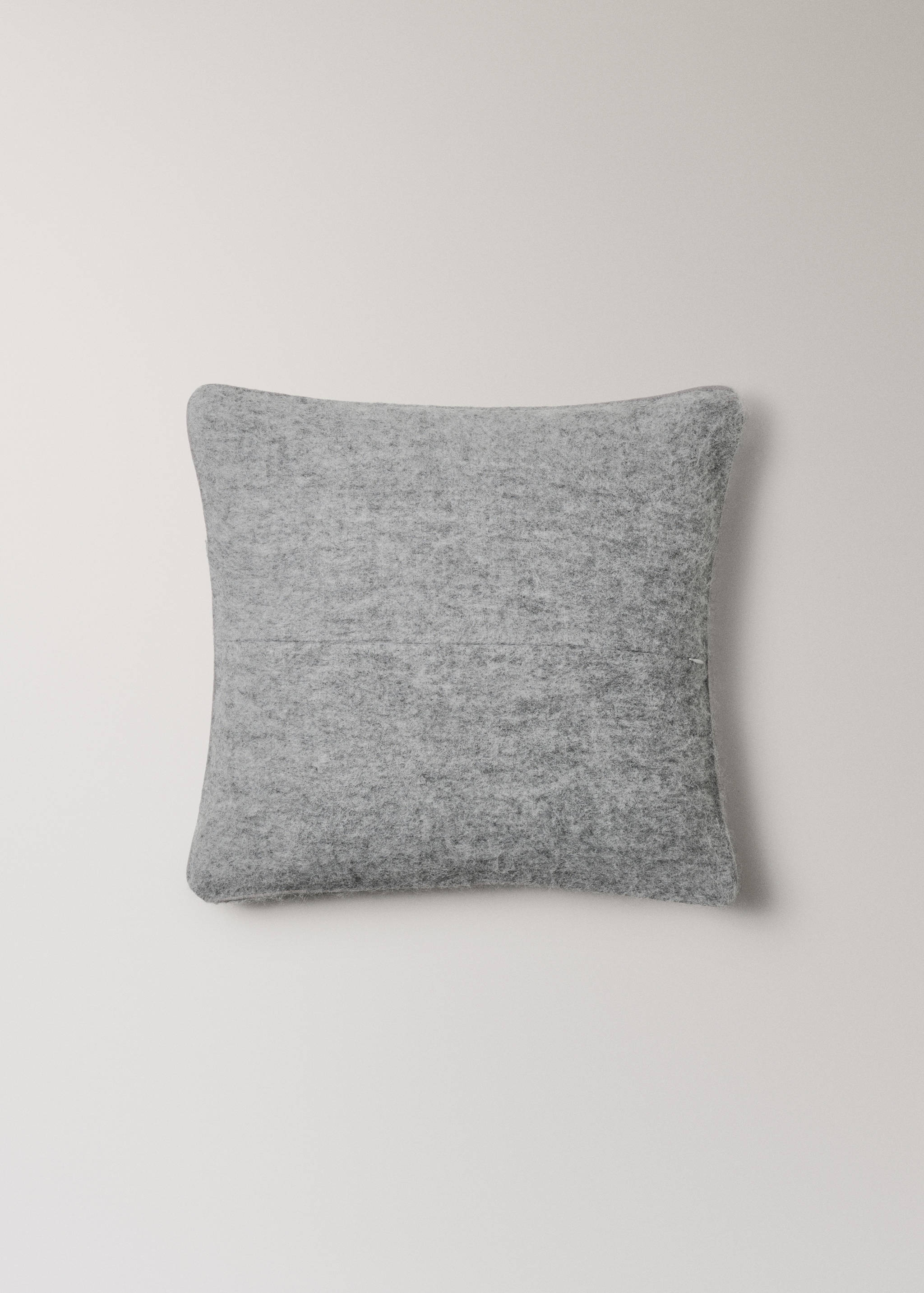 Carded-effect cushion cover 50x50 cm - Details of the article 1