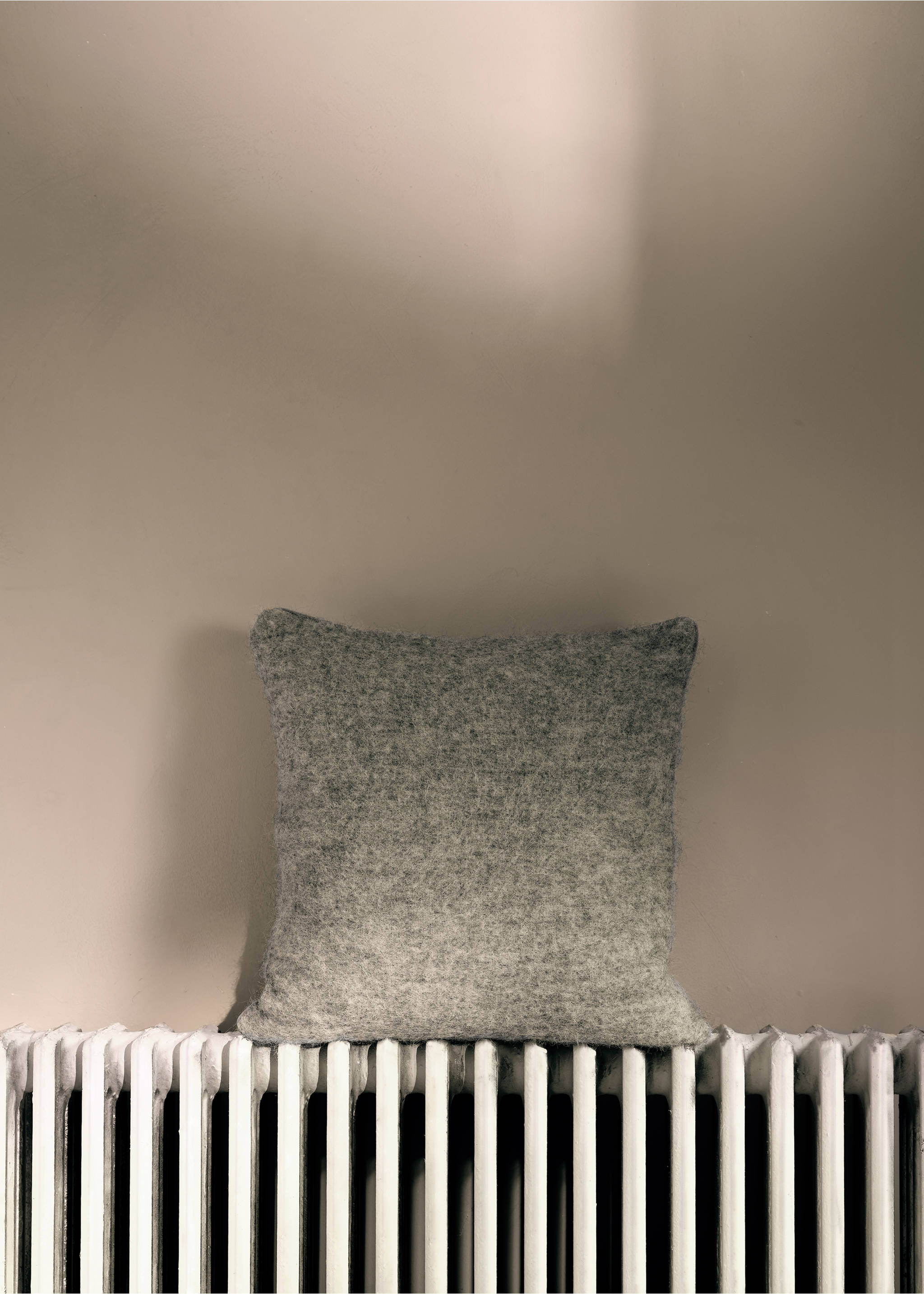 Carded-effect cushion cover 50x50 cm - Details of the article 5, Grey. Ref: 17003340-00.