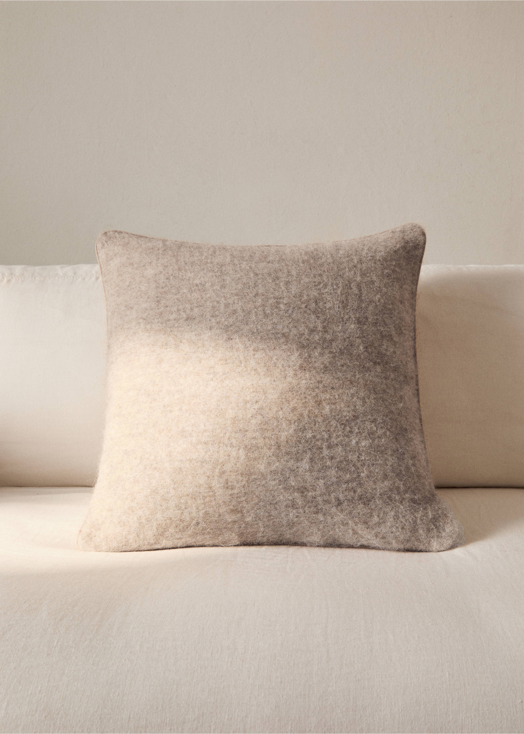 Carded-effect cushion cover 50x50 cm - General plane, Light/Pastel Brown. Ref: 17003340-00.