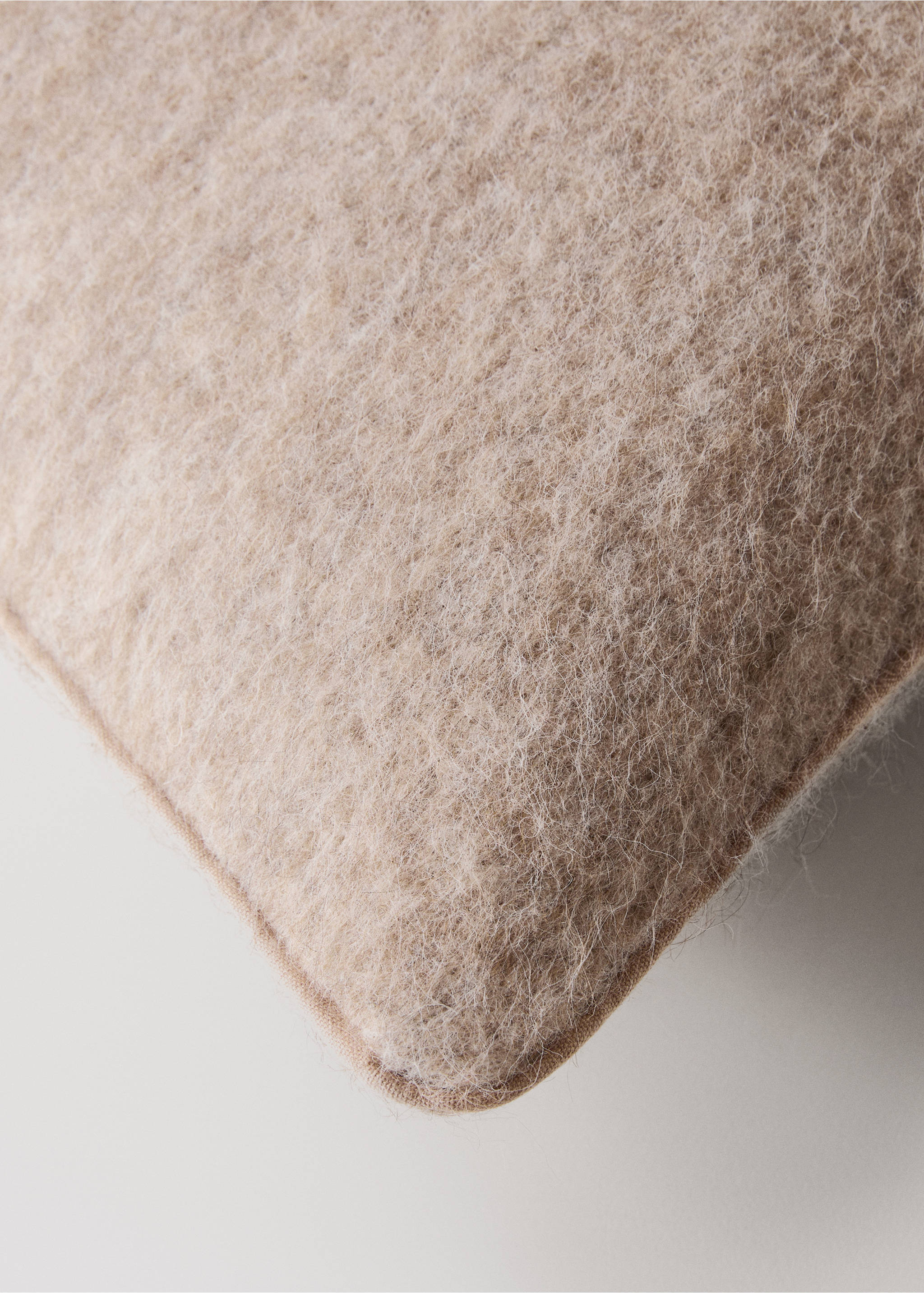 Carded-effect cushion cover 50x50 cm - Details of the article 2, Light/Pastel Brown. Ref: 17003340-00.