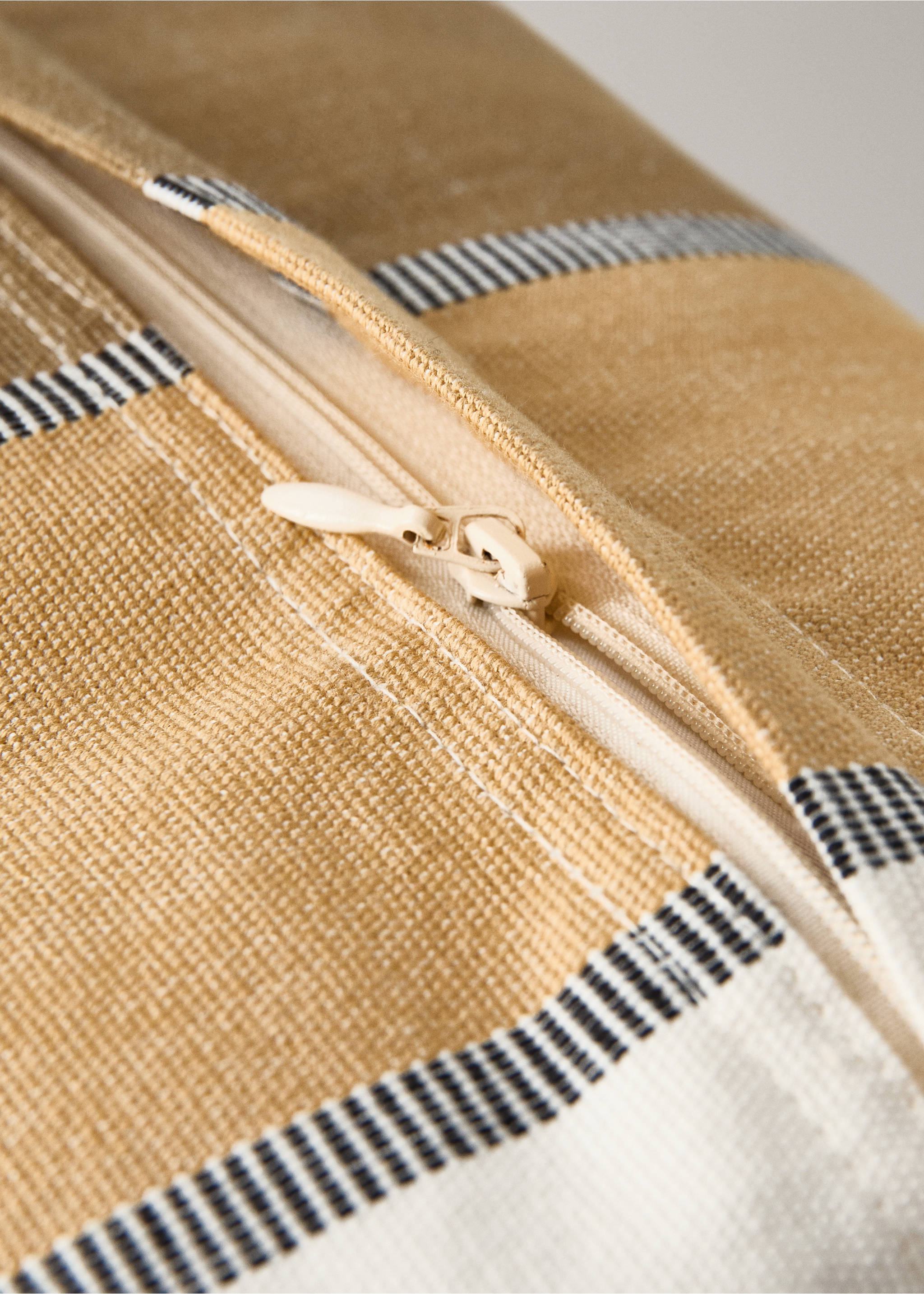 Cotton striped cushion cover 40x60 cm - Details of the article 2, Light/Pastel Brown. Ref: 17003343-00.