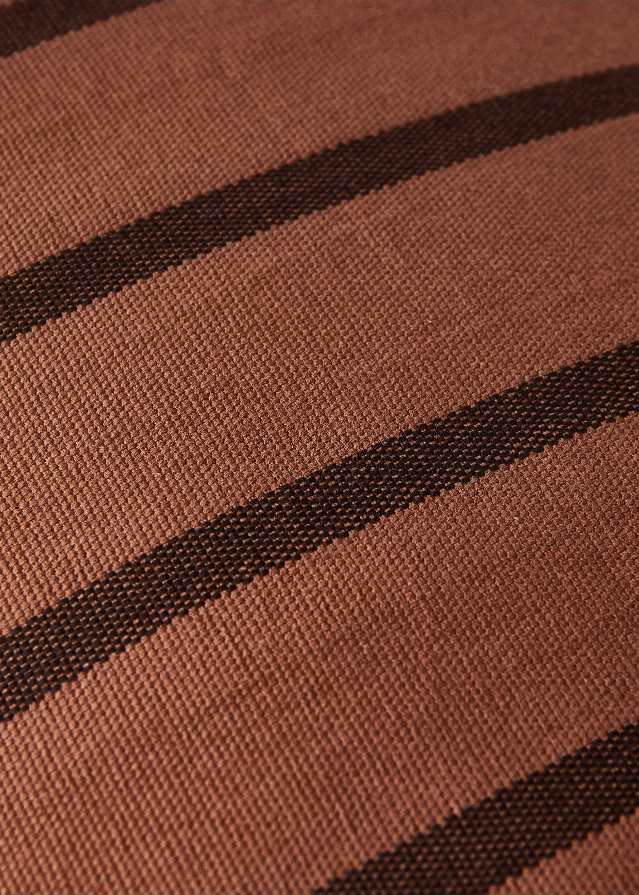 Kissenhülle aus Baumwolle, zweifarbig gestreift, 40x60 cm - Detail des Artikels 4, Braun. Ref: 17003344-00.