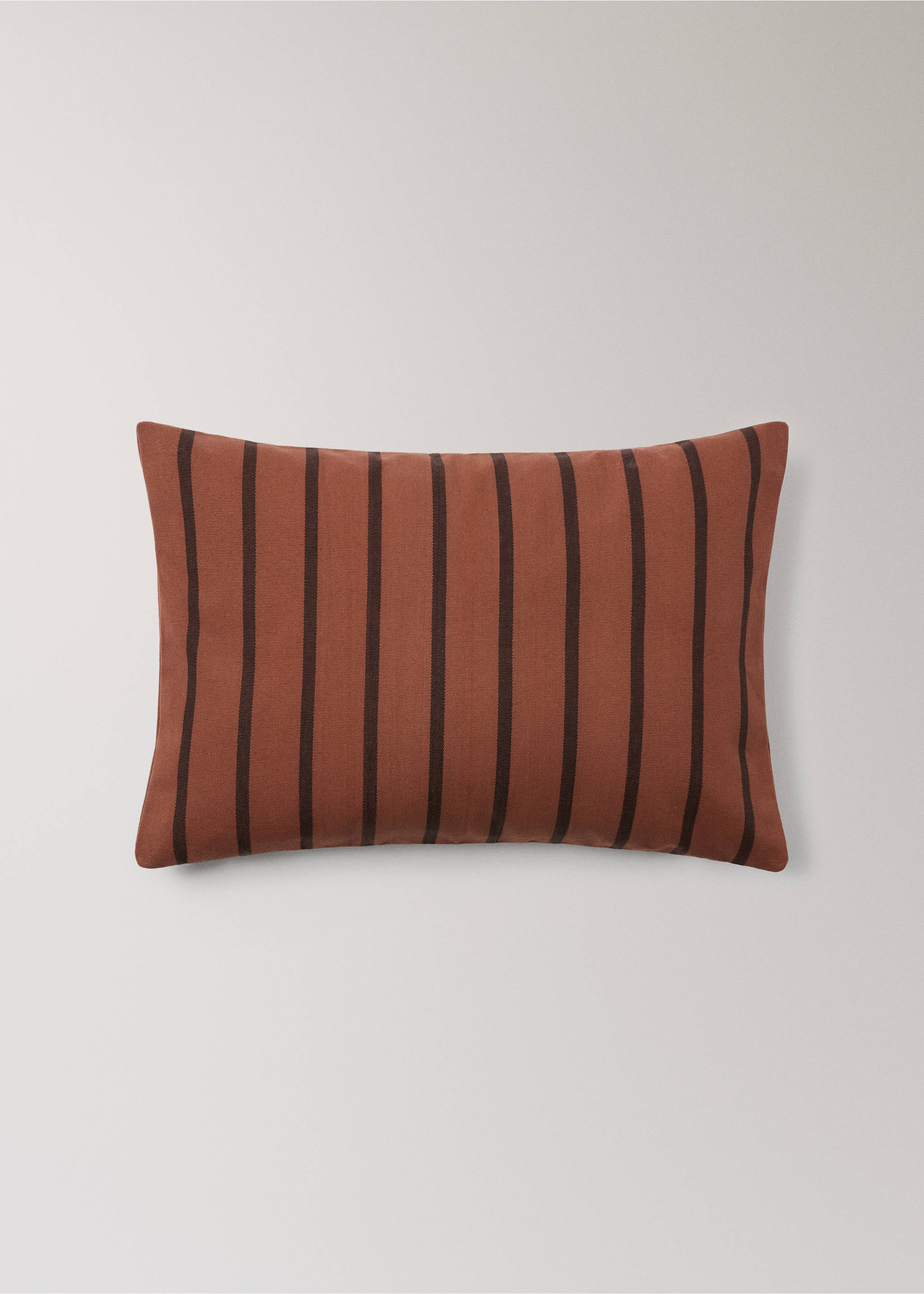 Kissenhülle aus Baumwolle, zweifarbig gestreift, 40x60 cm - Artikel ohne Model, Braun. Ref: 17003344-00.