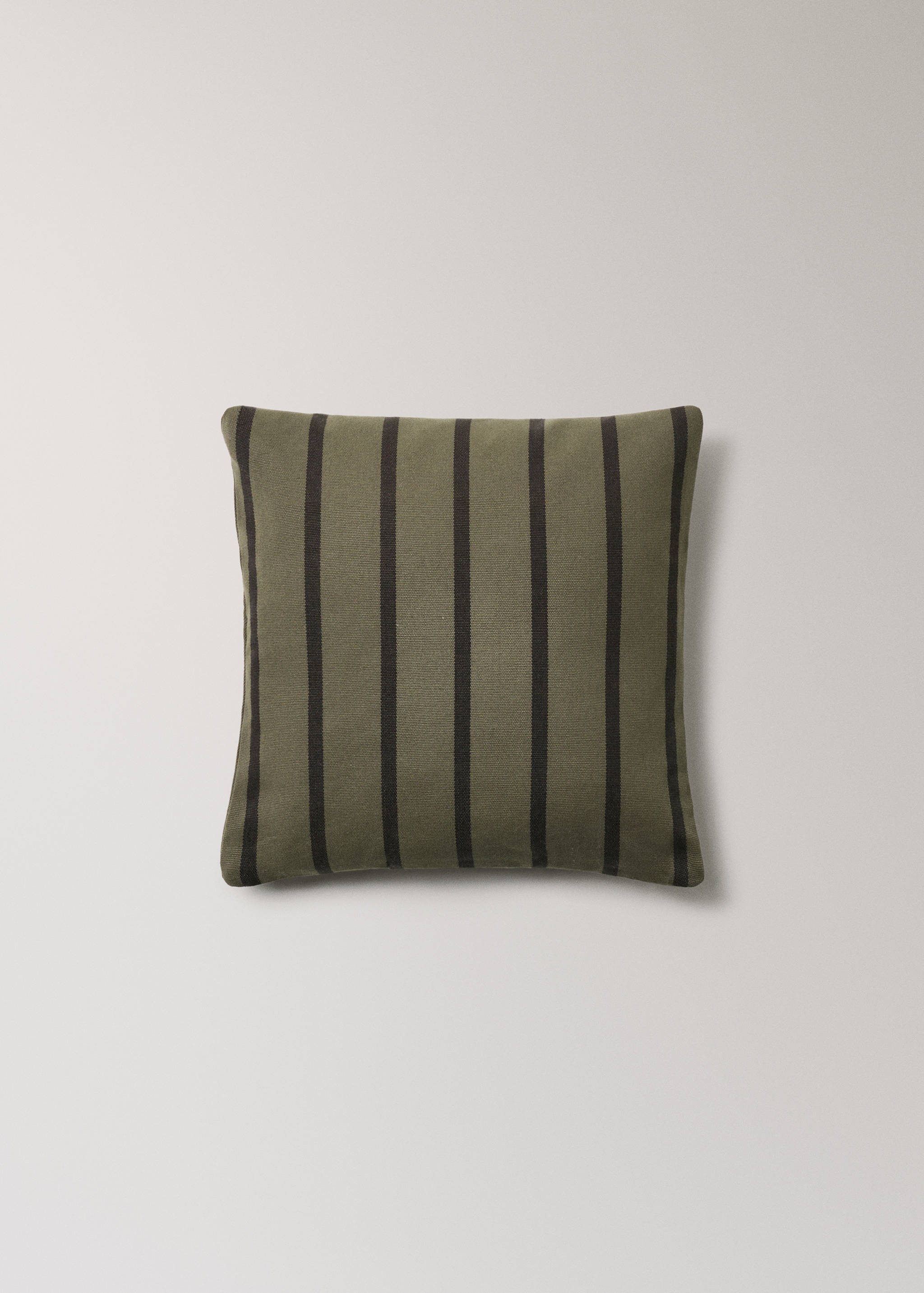 Kissenhülle aus Baumwolle mit zweifarbigen Streifen, 40 x 40 cm - Artikel ohne Model