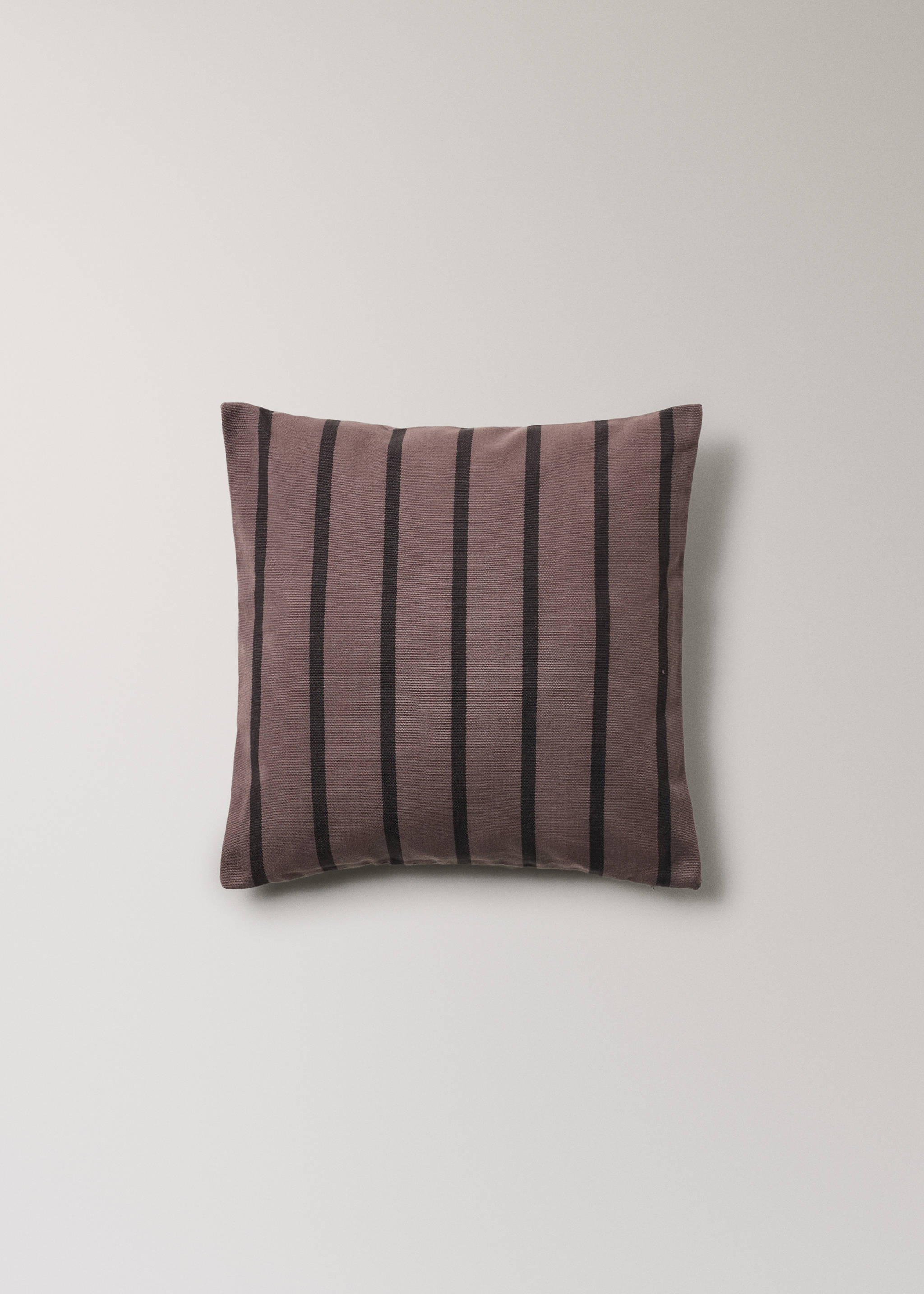 Kissenhülle aus Baumwolle mit zweifarbigen Streifen, 40 x 40 cm - Artikel ohne Model