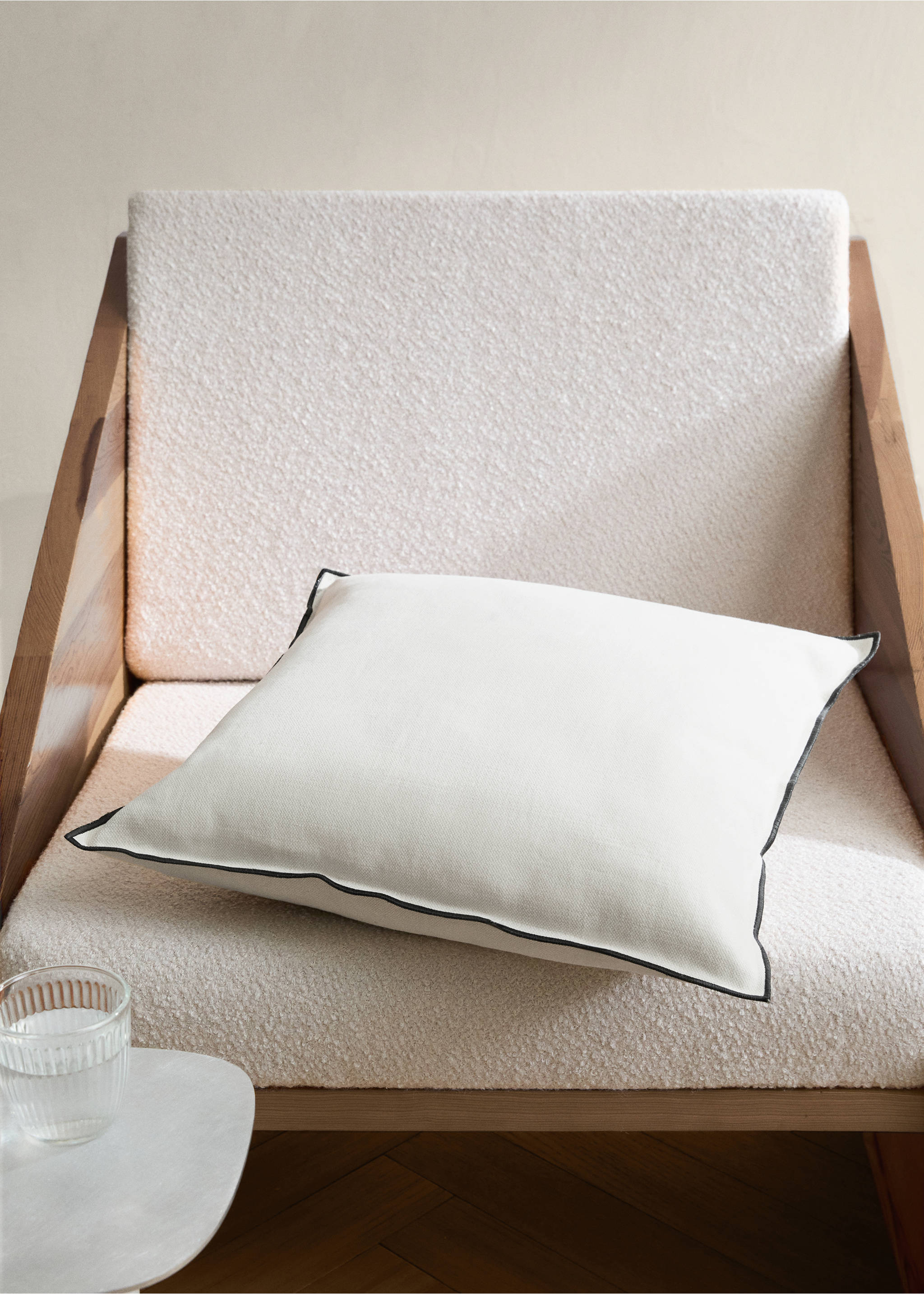 Cotton linen cushion cover with overlock tab 50x50 cm - General plane, Ivory White. Ref: 17003346-00.