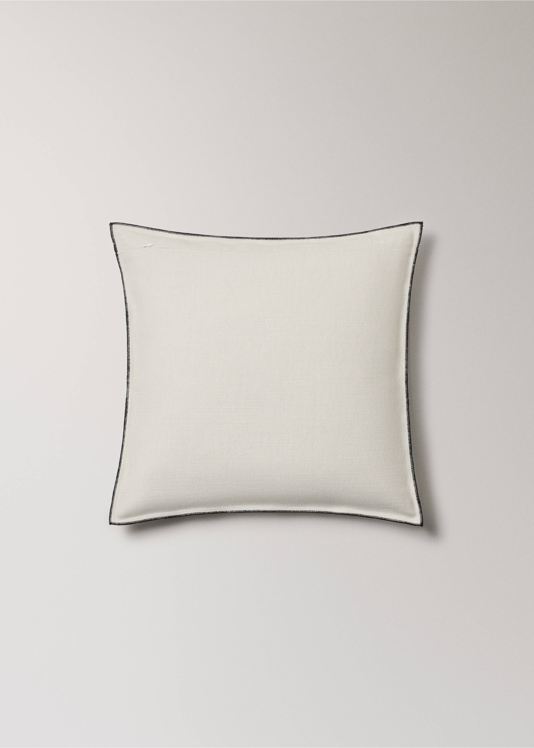 Cotton linen cushion cover with overlock tab 50x50 cm - Details of the article 1, Ivory White. Ref: 17003346-00.
