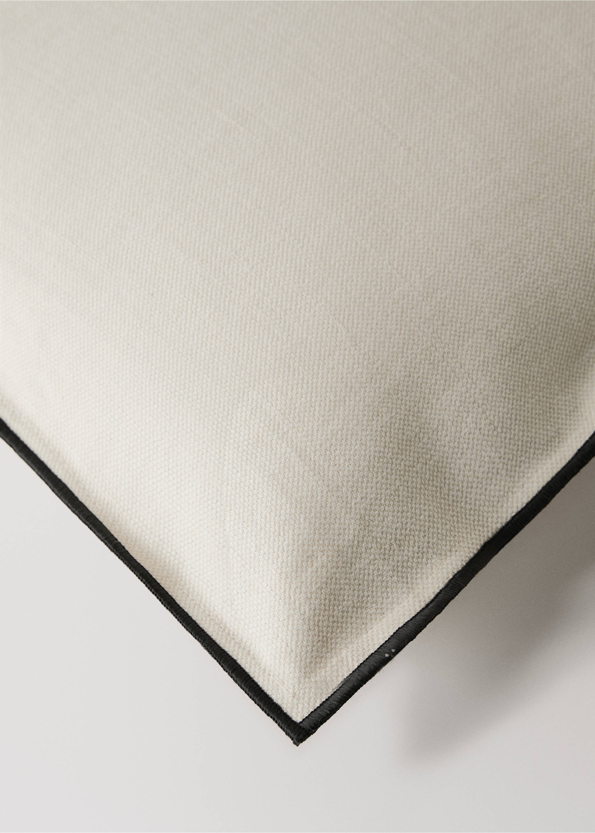 Cotton linen cushion cover with overlock tab 50x50 cm - Details of the article 3, Ivory White. Ref: 17003346-00.