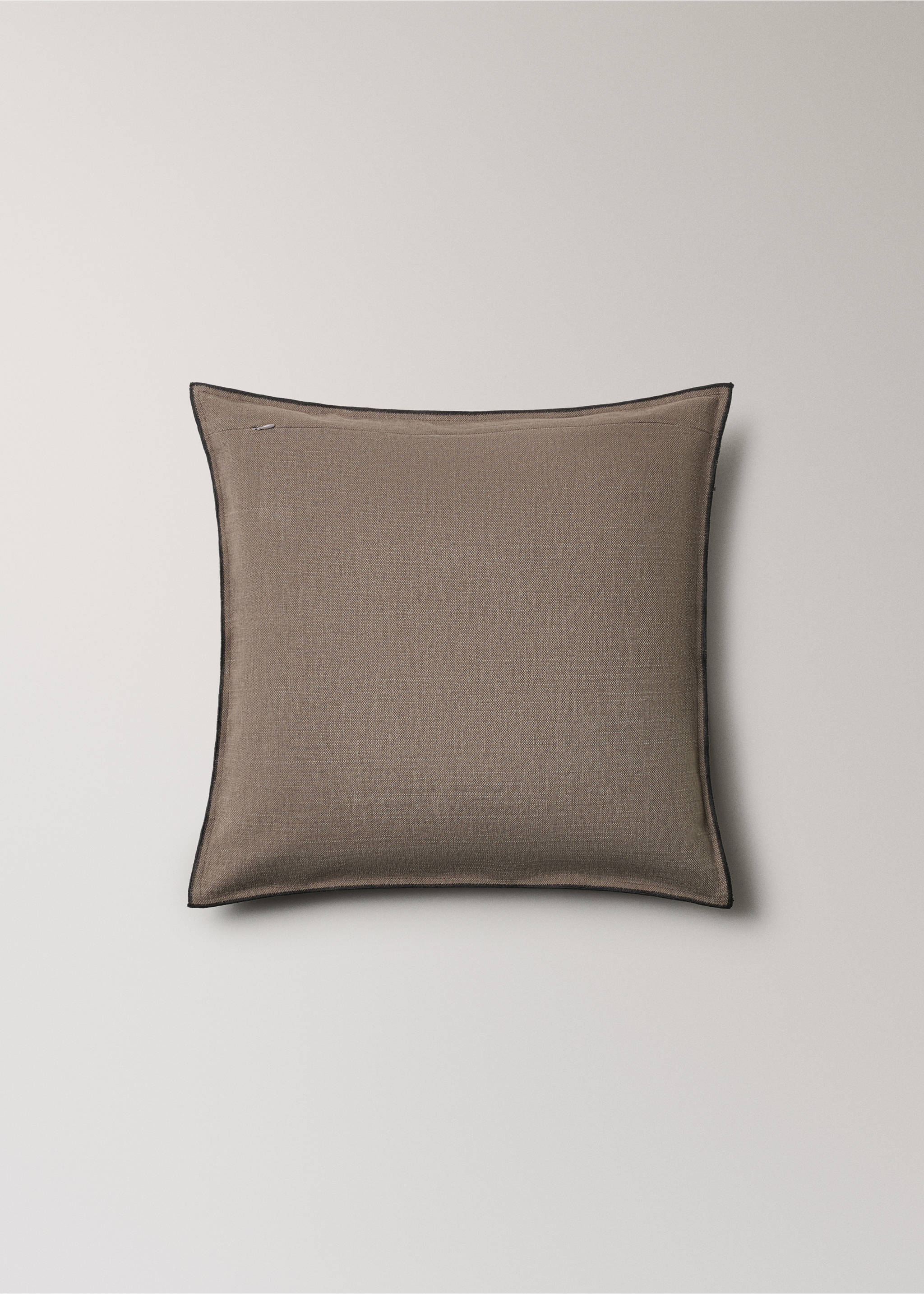 Cotton linen cushion cover with overlock tab 50x50 cm - Details of the article 1, Medium Brown. Ref: 17003346-00.