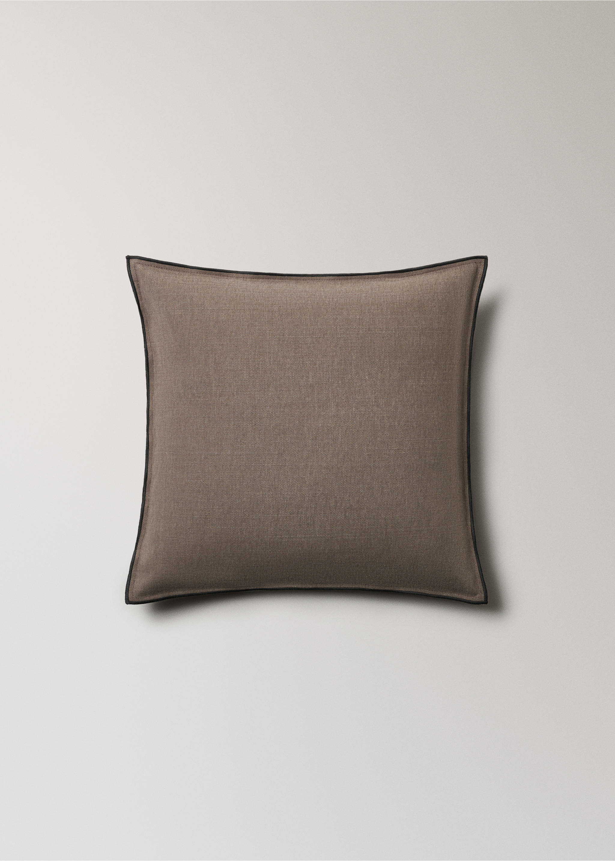 Cotton linen cushion cover with overlock tab 50x50 cm - Article without model, Medium Brown. Ref: 17003346-00.