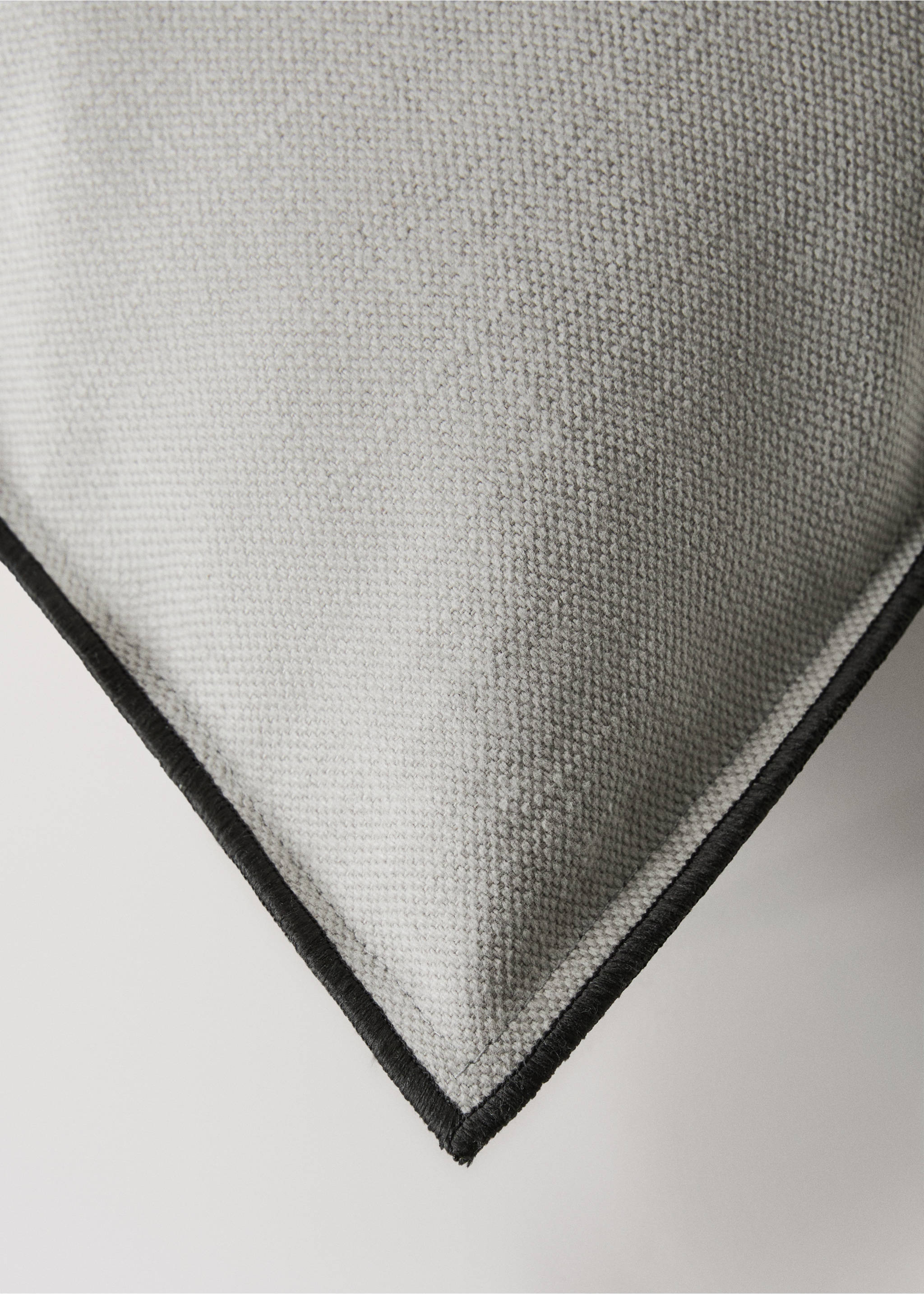 Cotton linen cushion cover with overlock tab 50x50 cm - Details of the article 3, Medium Grey. Ref: 17003346-00.