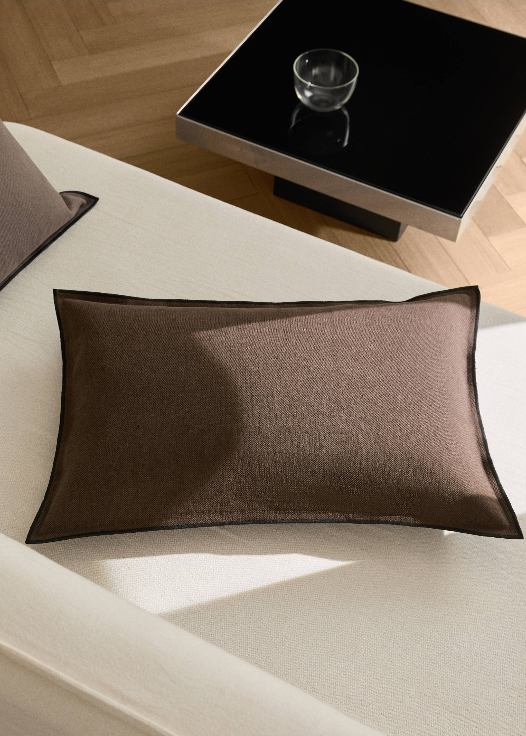 Linen cotton cushion cover with overlock tab 40x60 cm - General plane, Chocolate. Ref: 17003347-00.