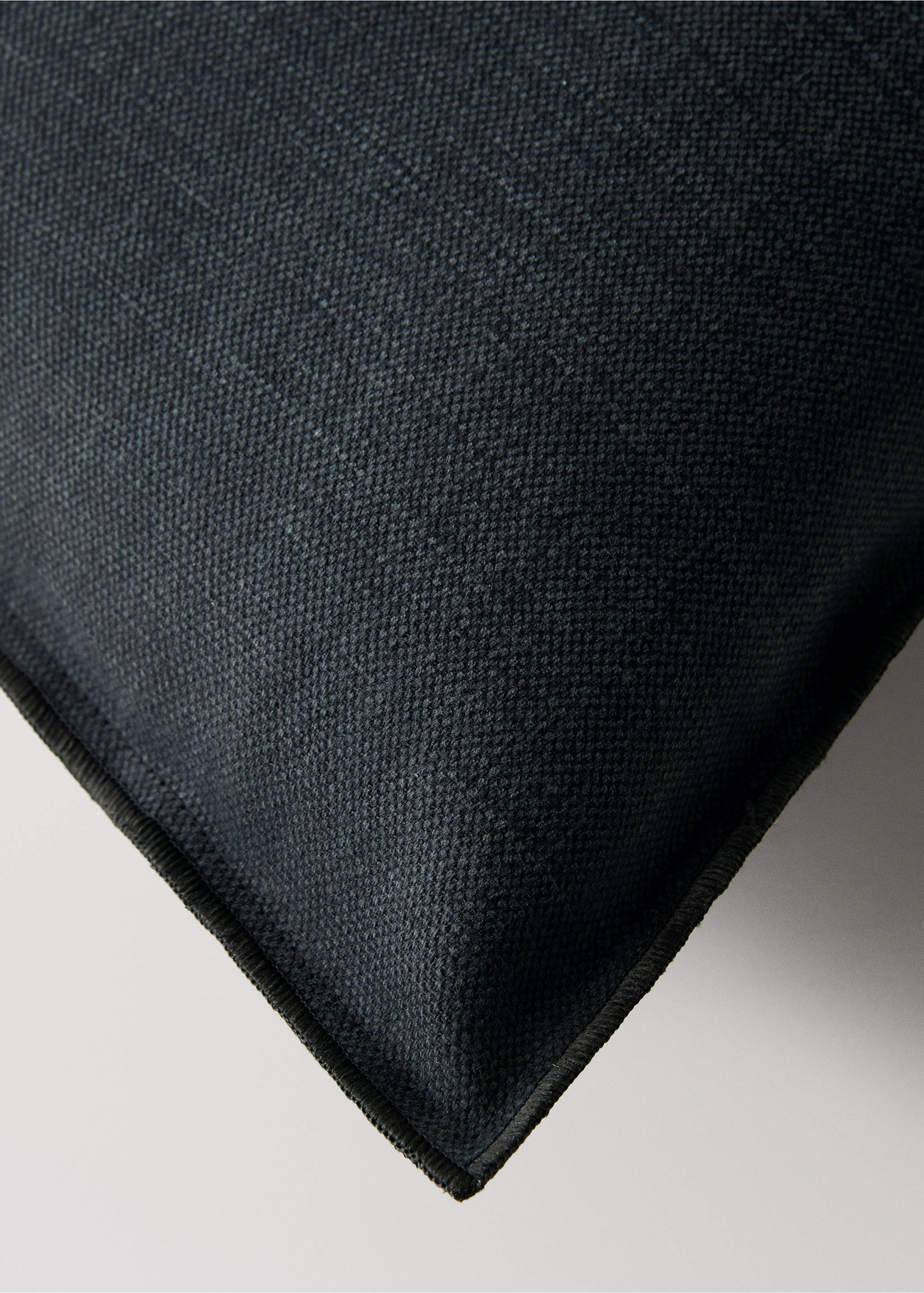 Linen cotton cushion cover with overlock tab 40x60 cm - Details of the article 3, Dark Grey. Ref: 17003347-00.