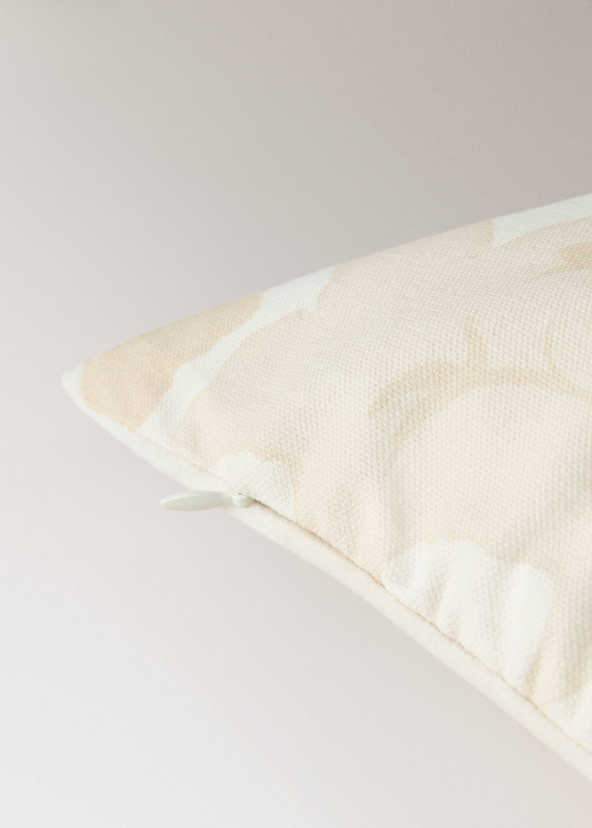 Floral-print cushion cover with velvet piping 50x50 cm - Details of the article 1