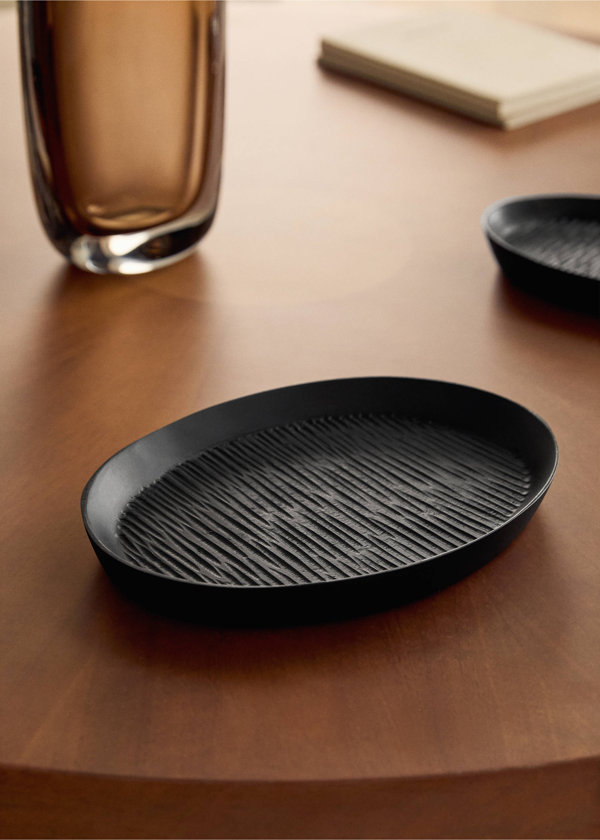 Medium textured wooden tray - General plane, Black. Ref: 17003809-00.