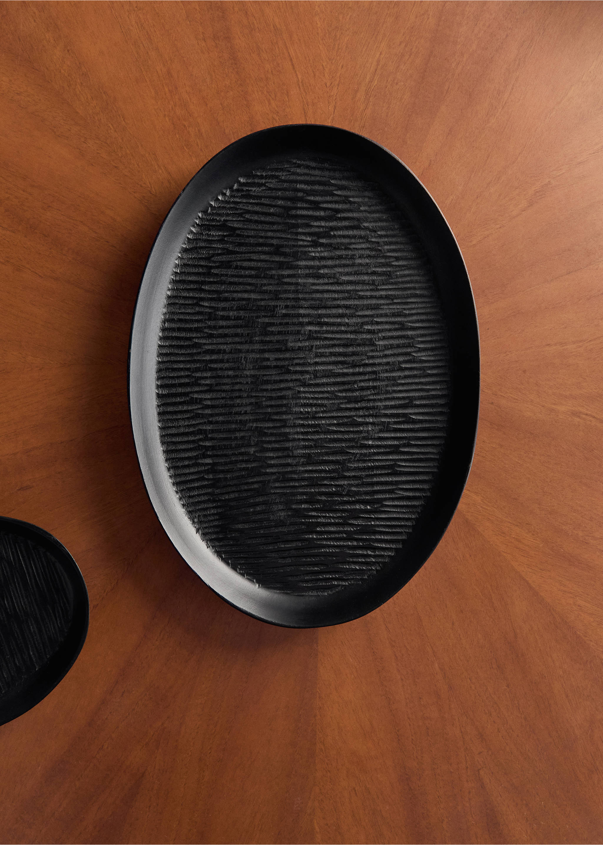 Large textured wooden tray - General plane, Black. Ref: 17003810-00.