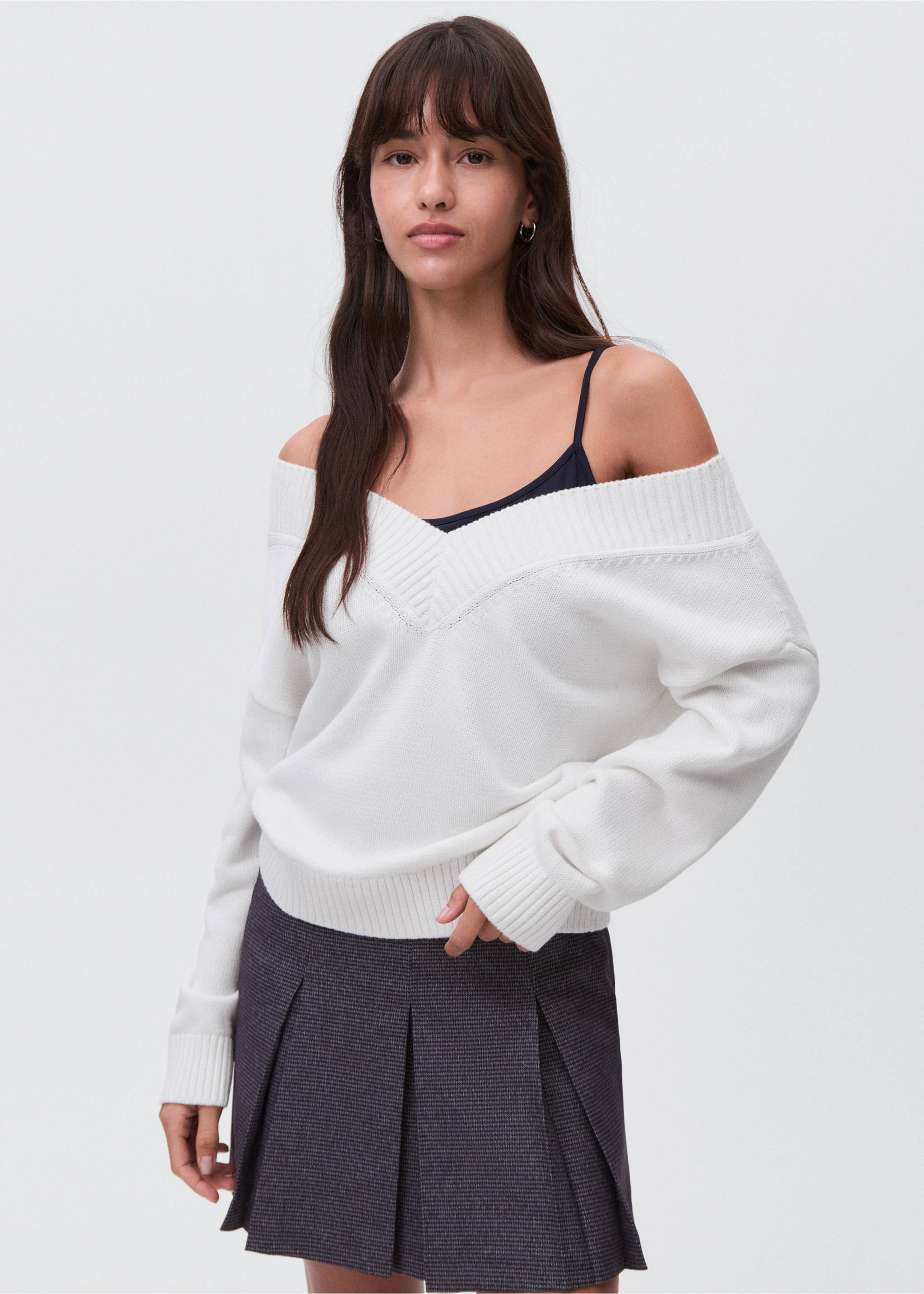 V-neck knit sweater - Medium plane, White. Ref: 17004086-00.
