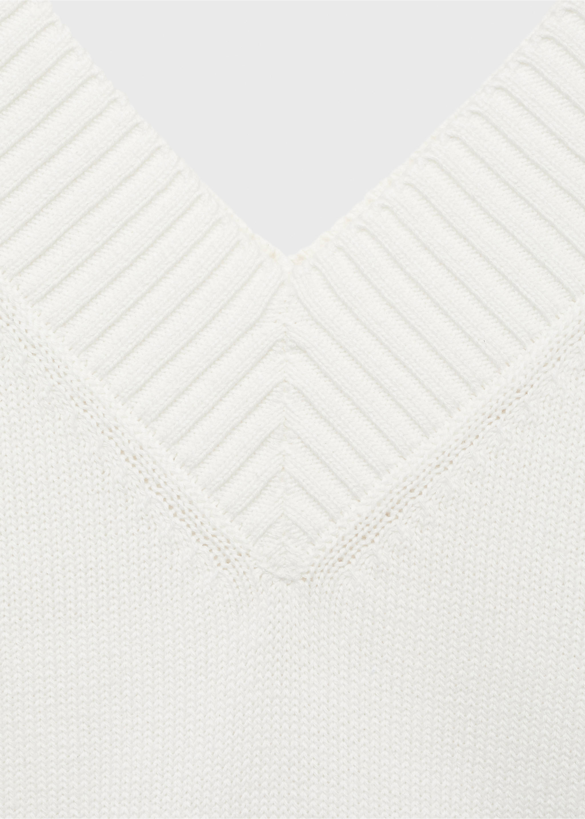 V-neck knit sweater - Details of the article 8, White. Ref: 17004086-00.