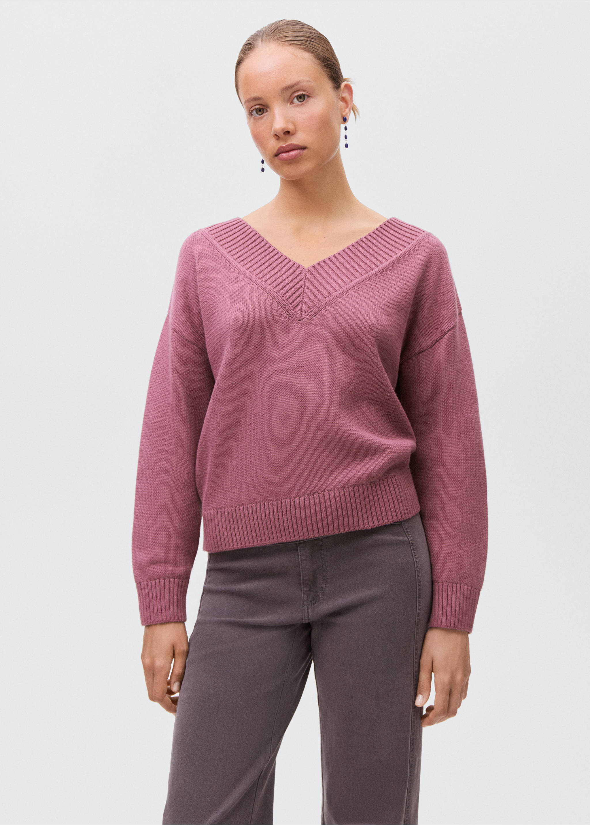 Strickpullover mit V-Ausschnitt - Mittlere Ansicht, Kirschrot. Ref: 17004086-00.