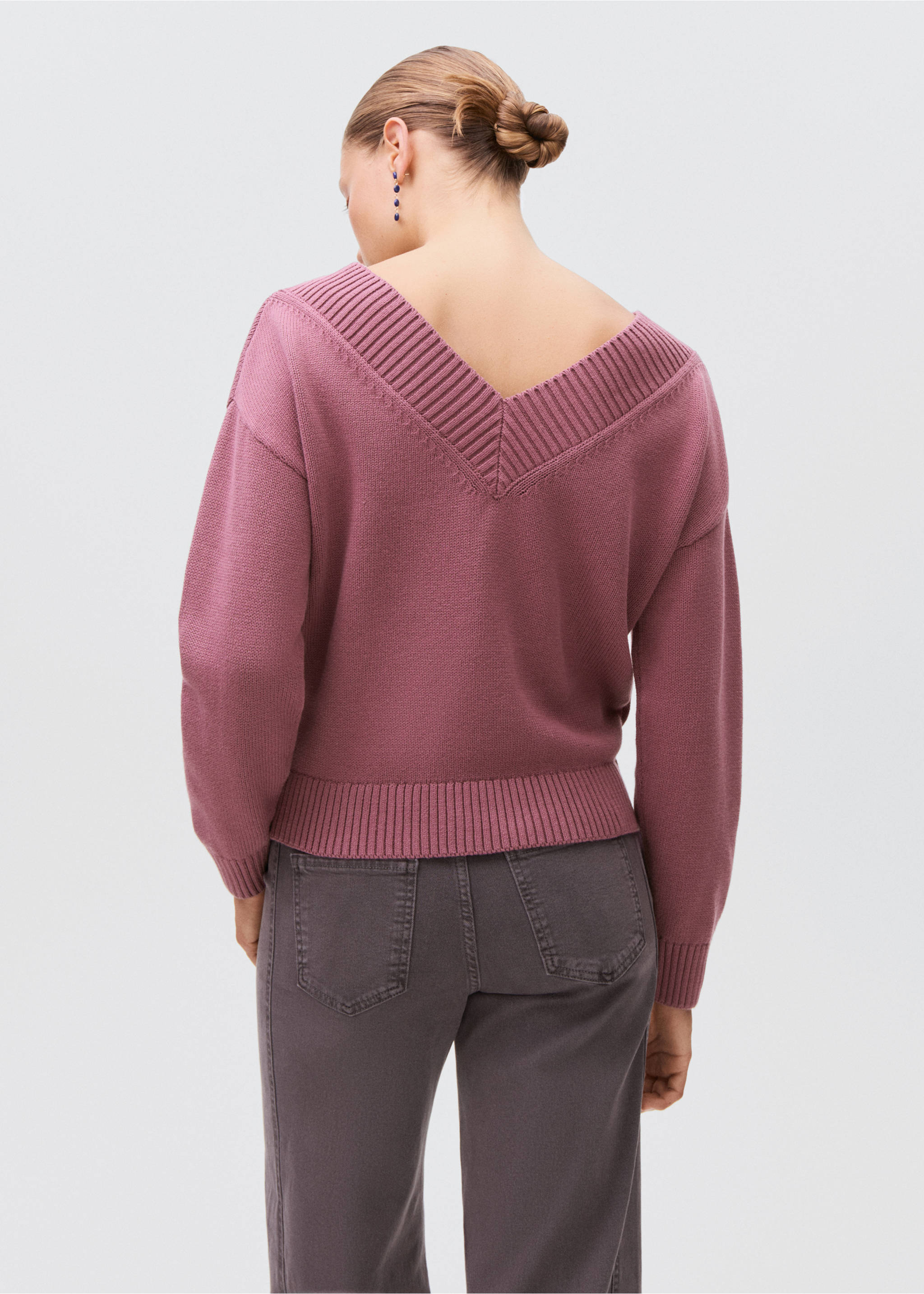 Strickpullover mit V-Ausschnitt - Rückseite des Artikels, Kirschrot. Ref: 17004086-00.