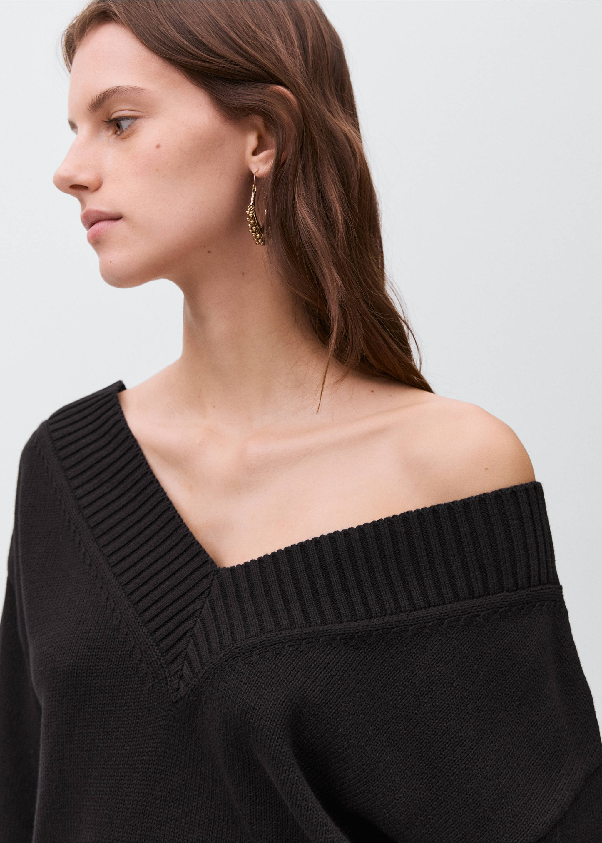 Pull-over maille col en V - Détail de l'article 1, Noir. Ref: 17004086-00.