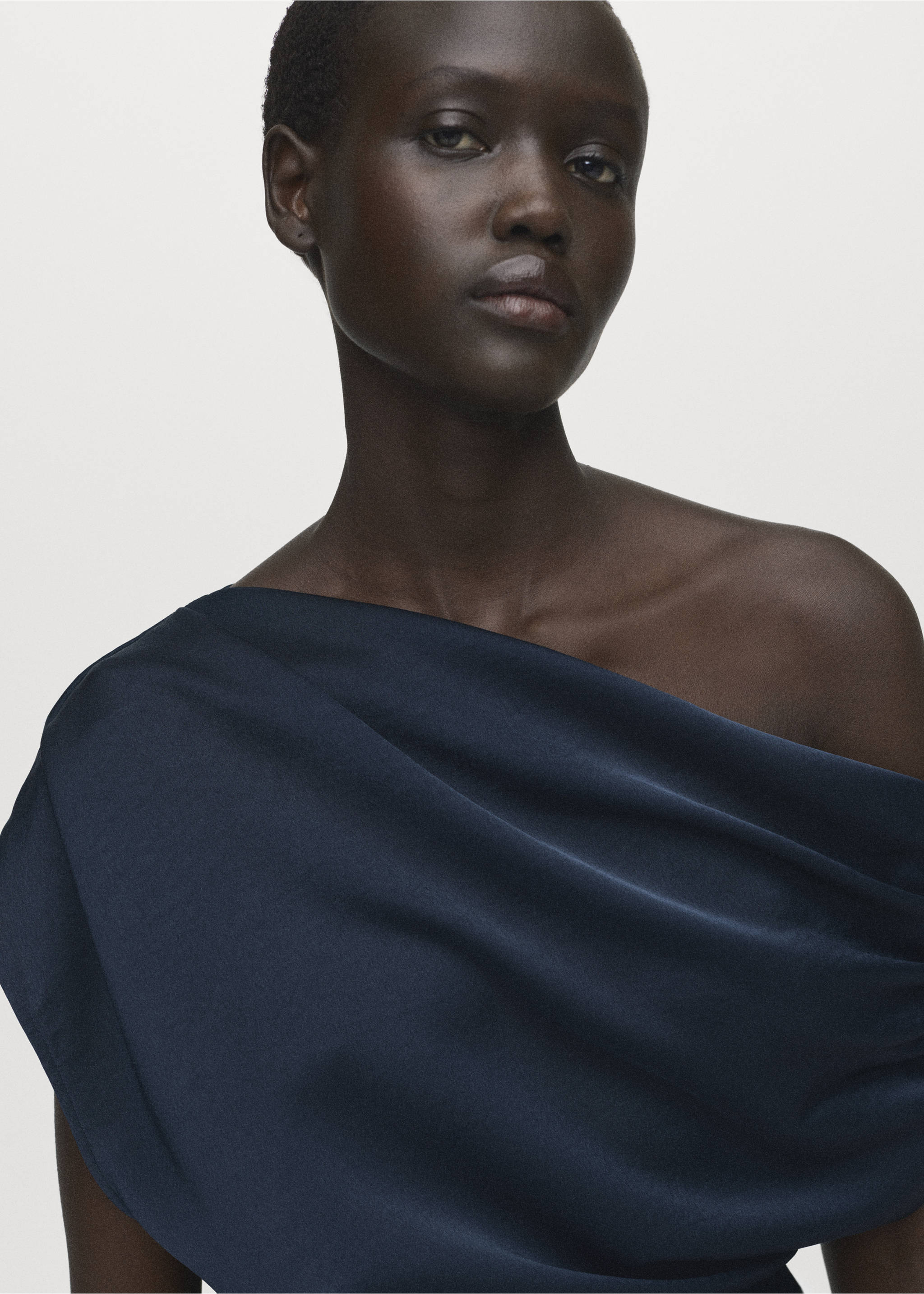 Asymmetrical satin dress - Details of the article 1, Night Blue. Ref: 17004091-00.