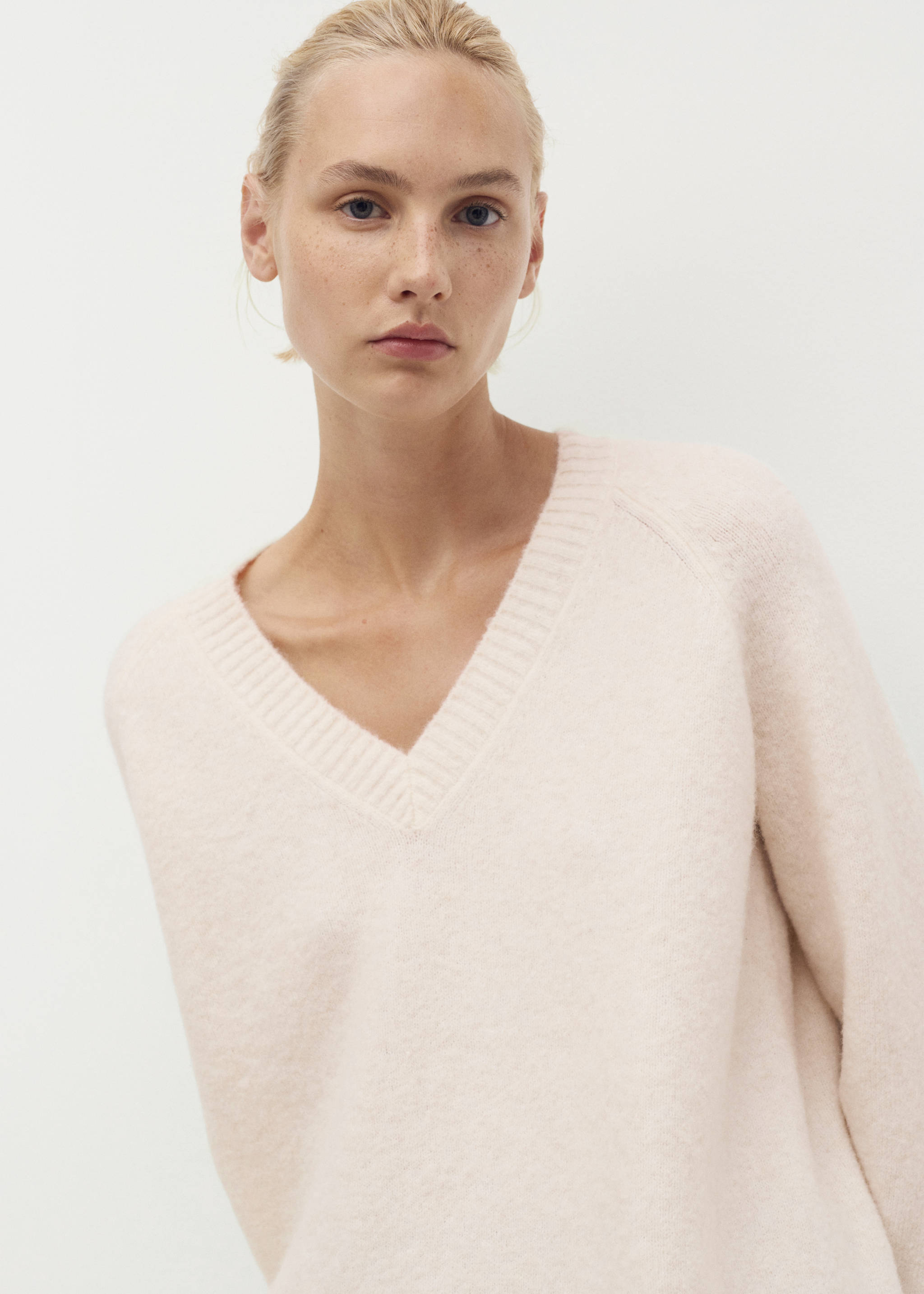 Strickpullover mit V-Ausschnitt - Mittlere Ansicht