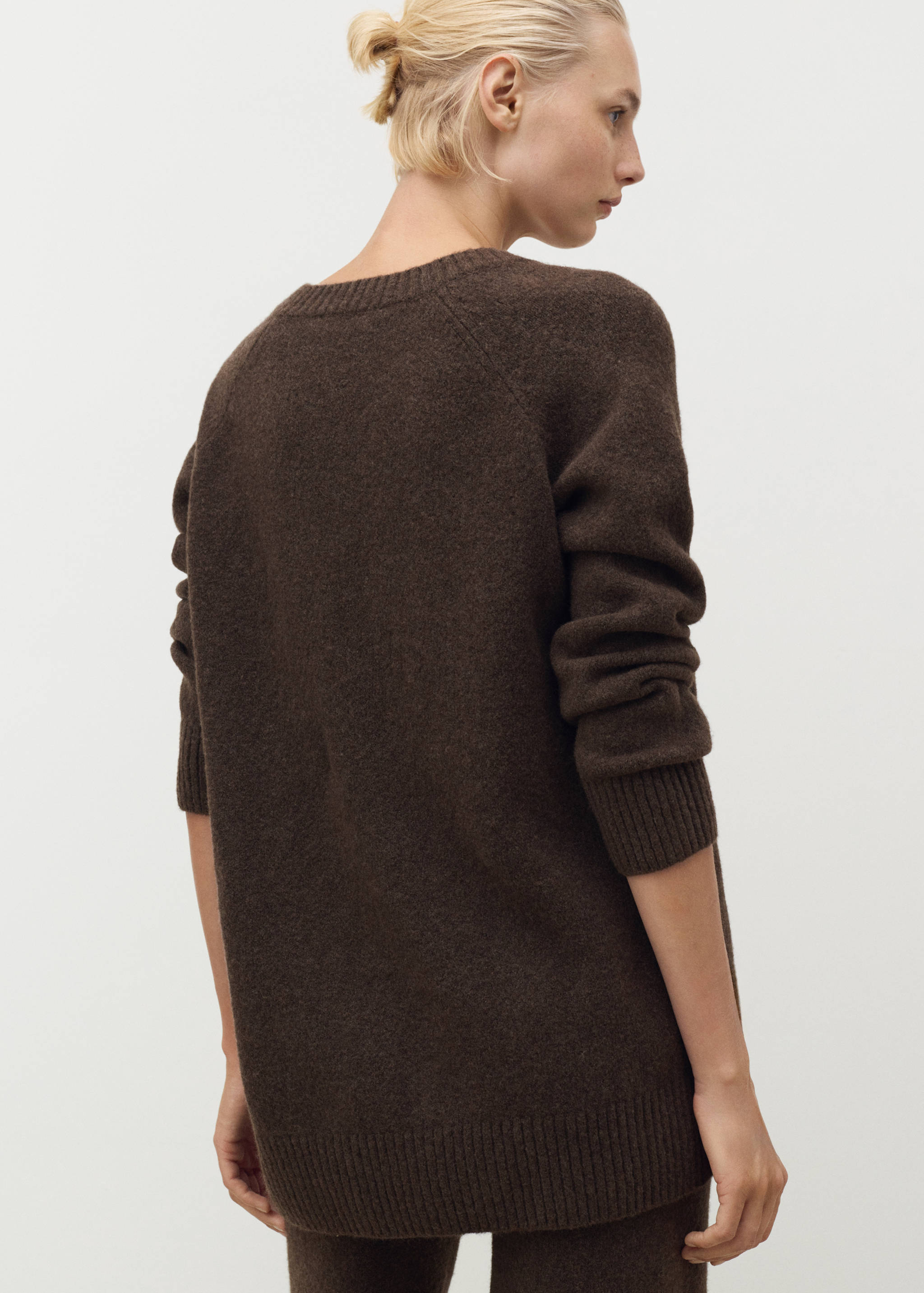 Strickpullover mit V-Ausschnitt - Rückseite des Artikels