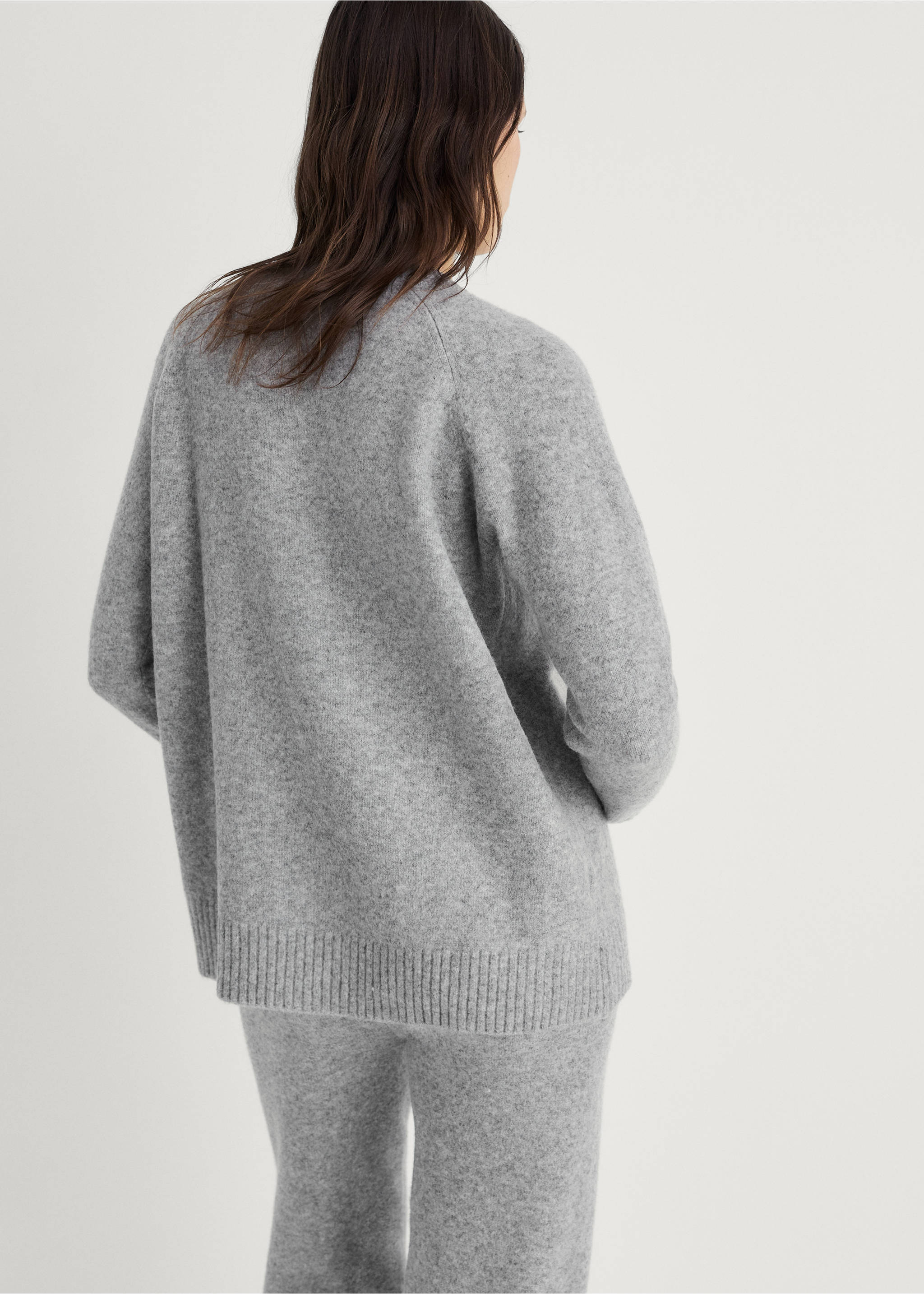 Pullover mit Rundhalsausschnitt und Strickdesign - Rückseite des Artikels, Grau. Ref: 17004104-00.