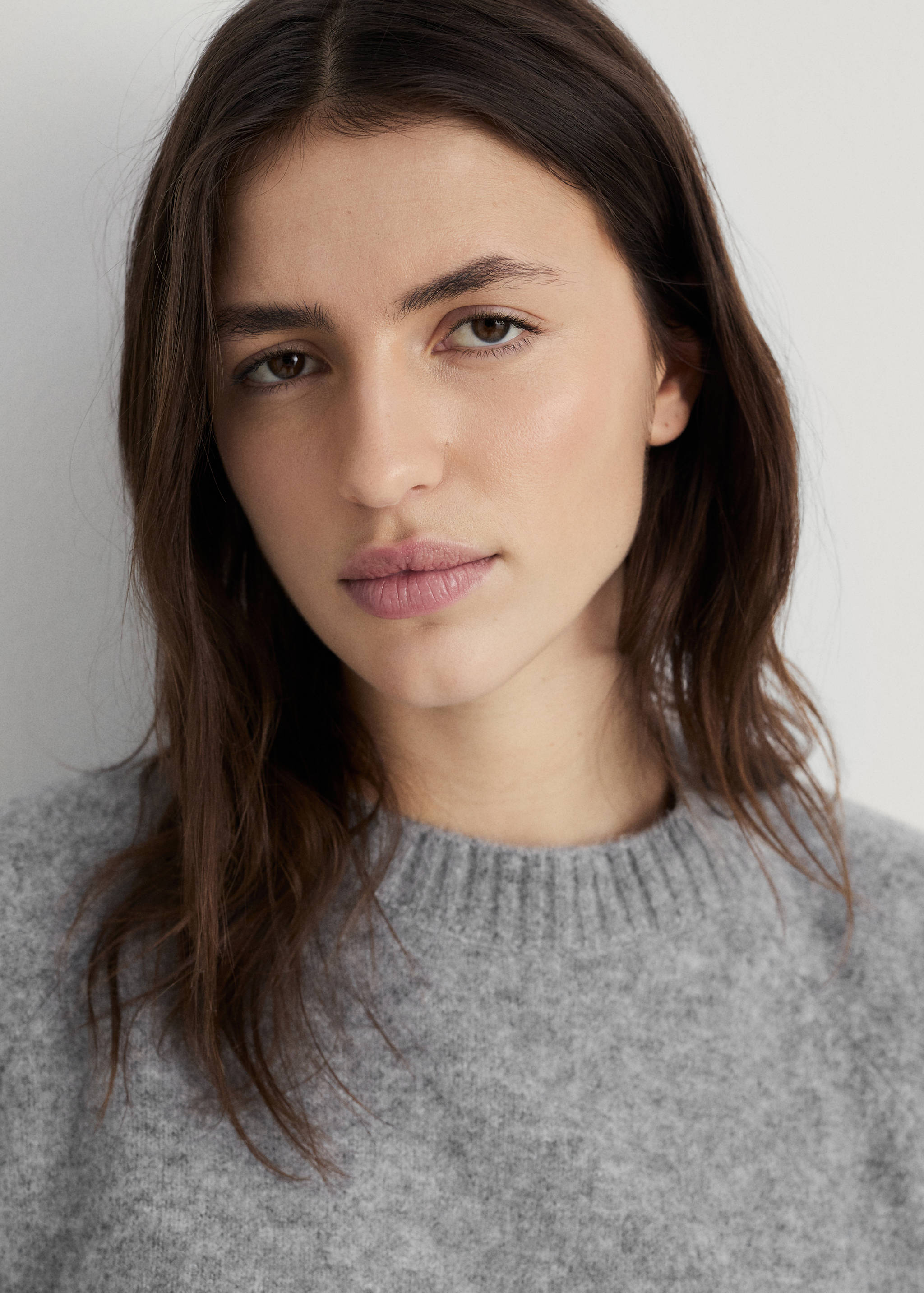 Pullover mit Rundhalsausschnitt und Strickdesign - Detail des Artikels 1