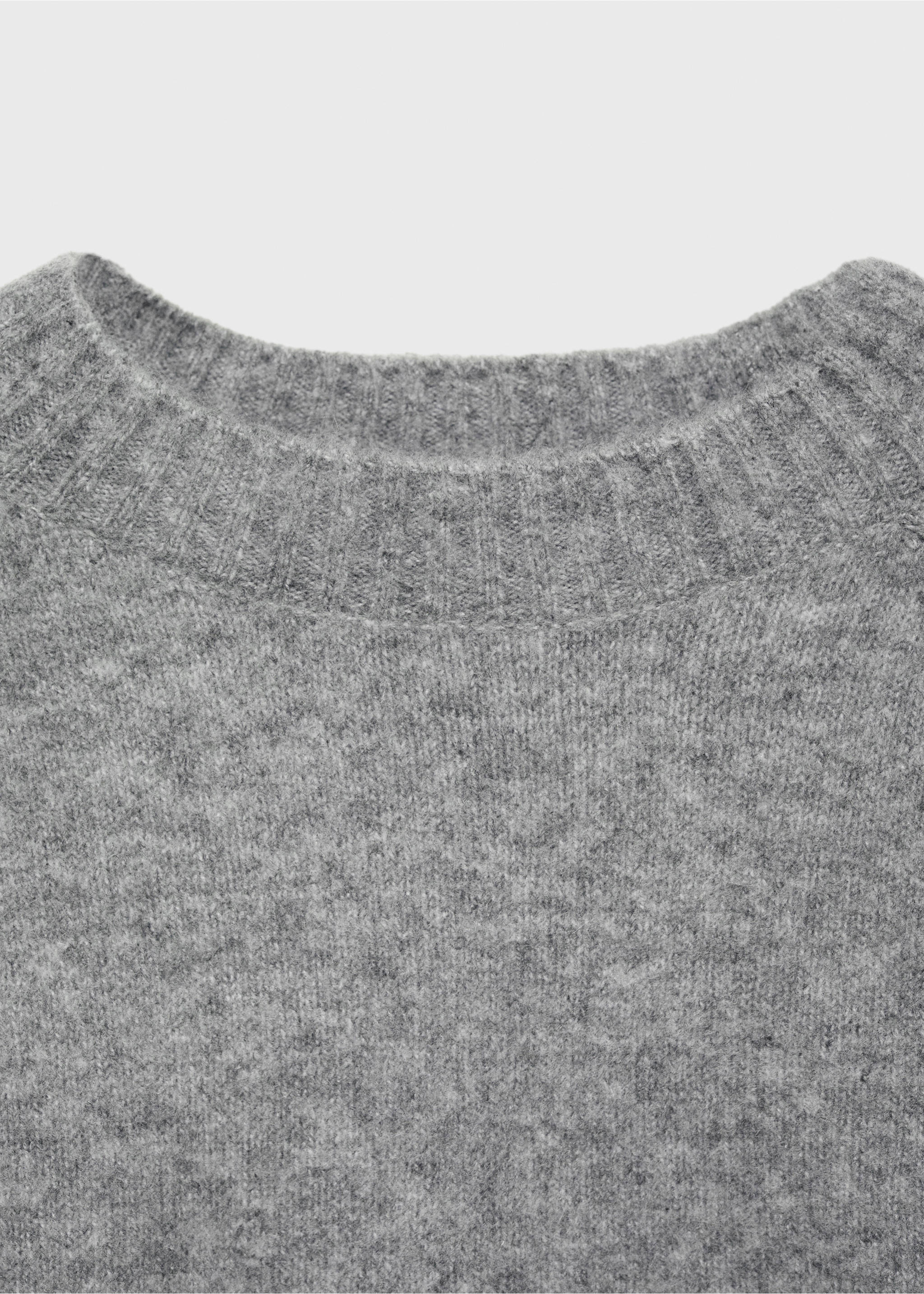 Pullover mit Rundhalsausschnitt und Strickdesign - Detail des Artikels 8, Grau. Ref: 17004104-00.