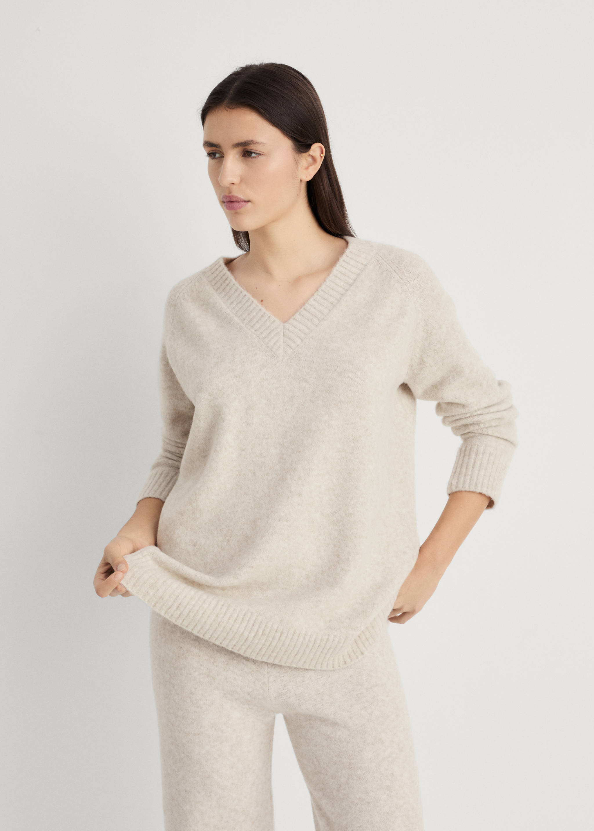 Strickpullover mit V-Ausschnitt - Mittlere Ansicht