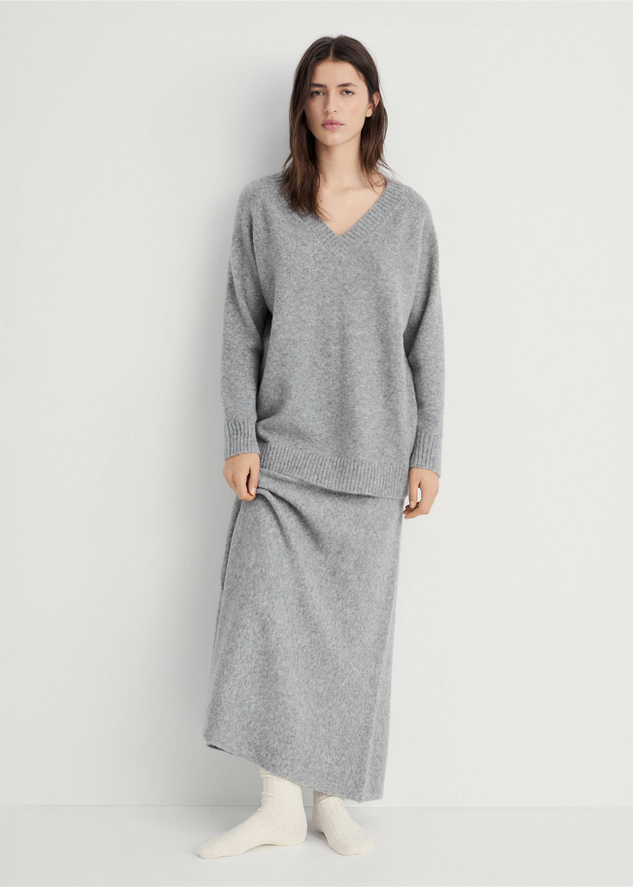 V-neck knit sweater - General plane, Grey. Ref: 17004105-00.