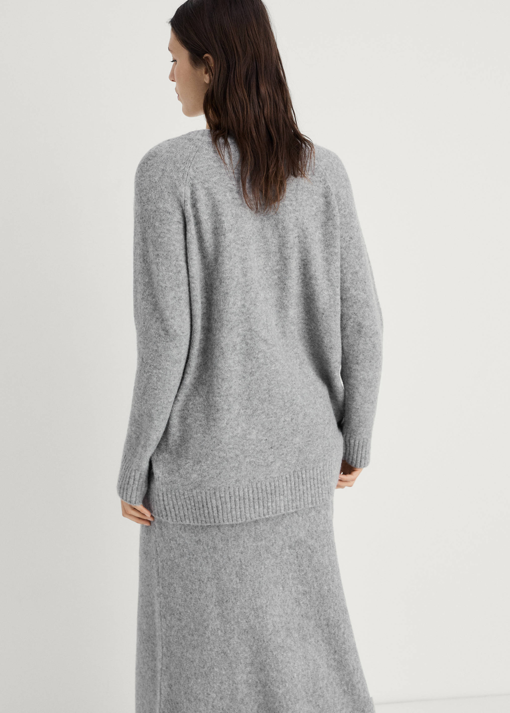 Strickpullover mit V-Ausschnitt - Rückseite des Artikels