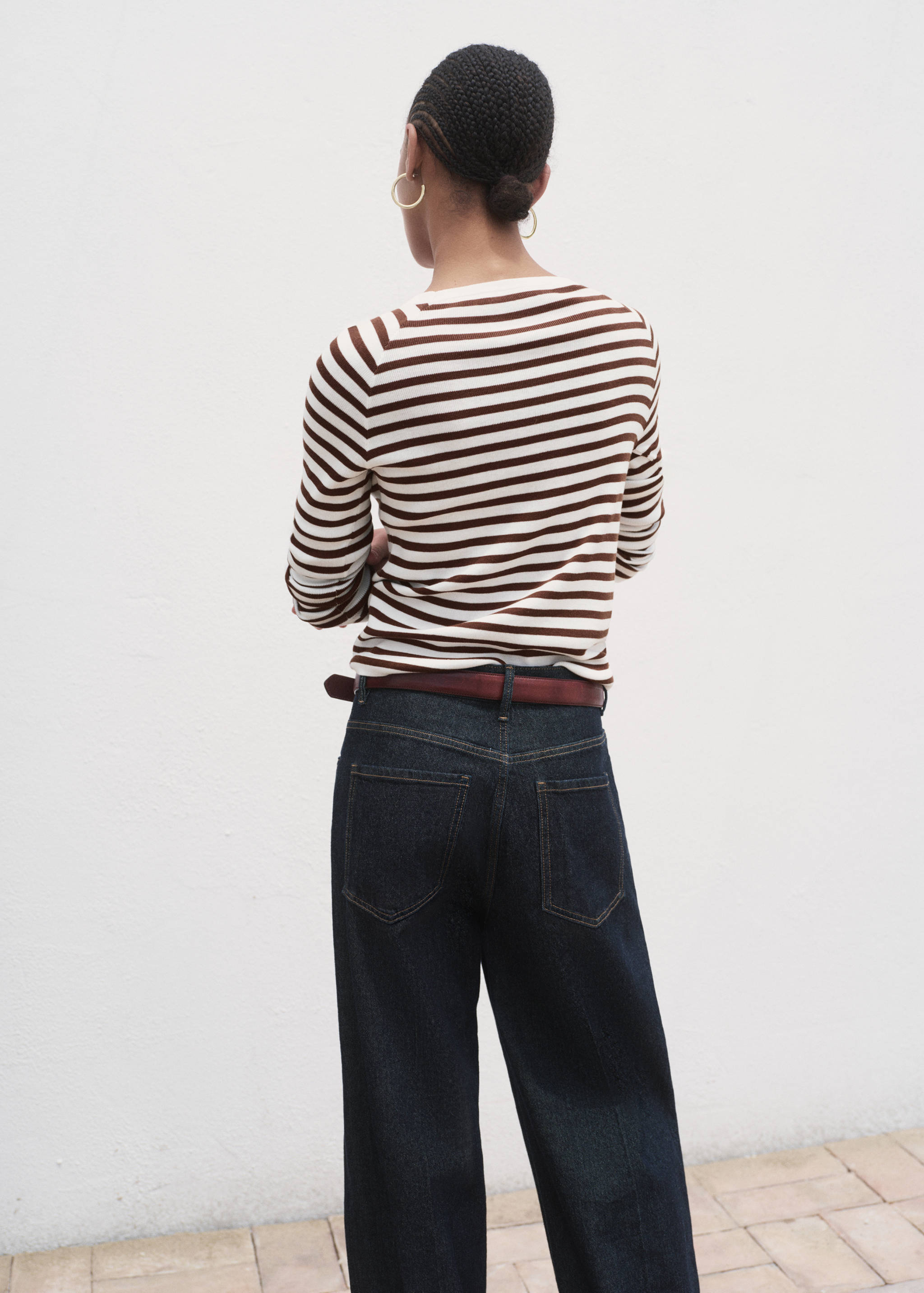 Long-sleeved fine-knit sweater - Reverse of the article