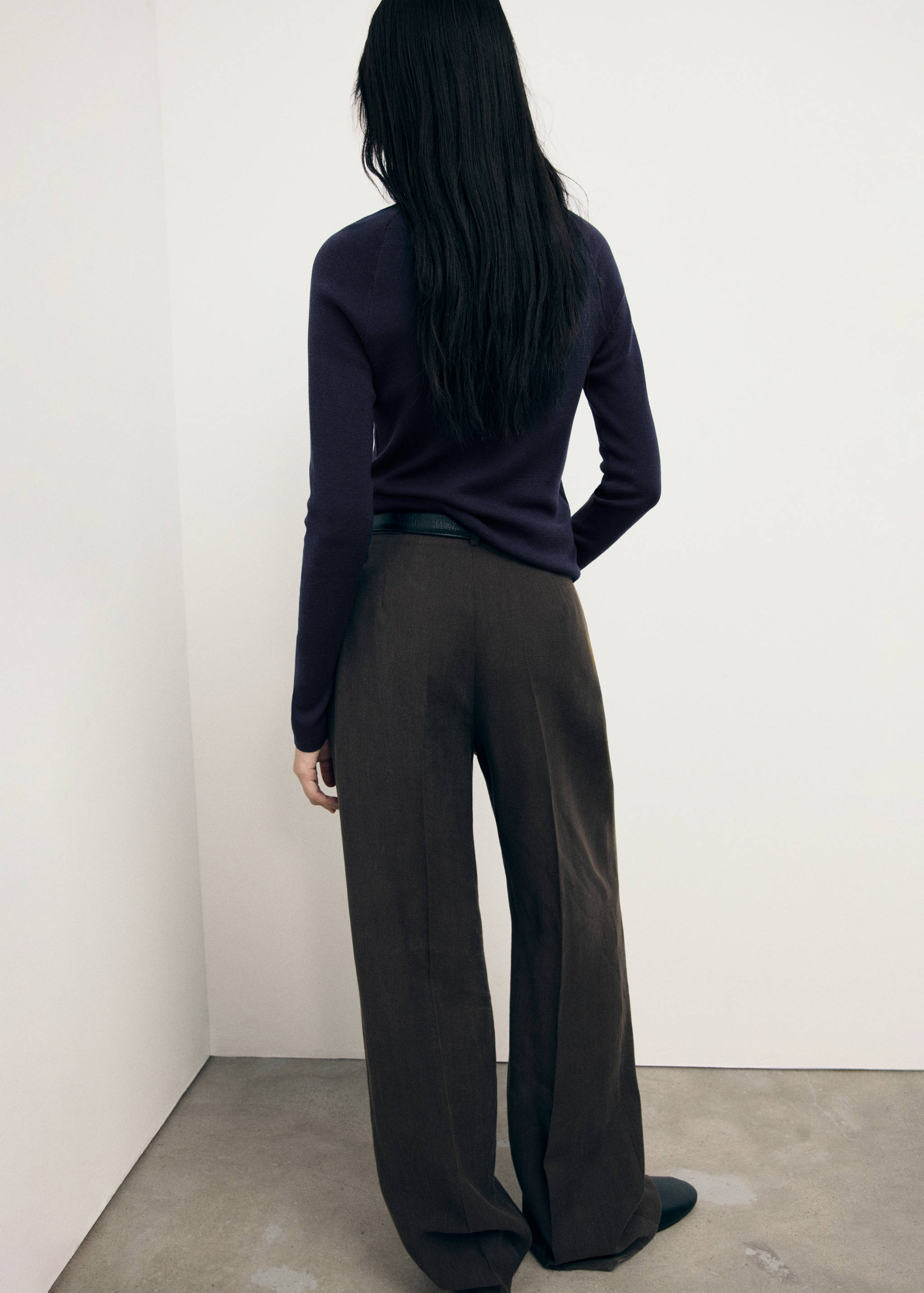 Long-sleeved fine-knit sweater - Reverse of the article