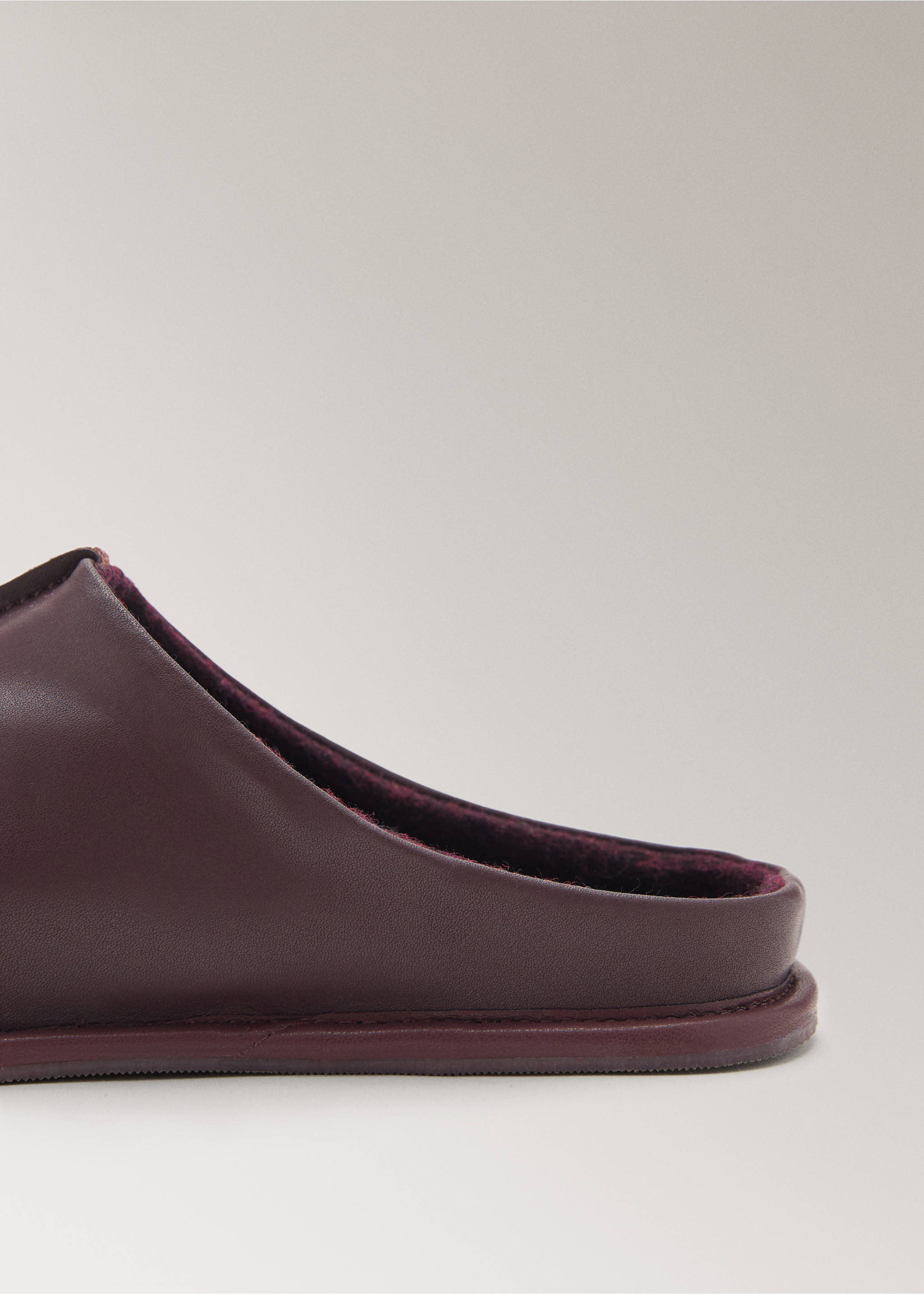 Leather clogs with stitching detail - Details of the article 1, Blackberry. Ref: 17004108-00.