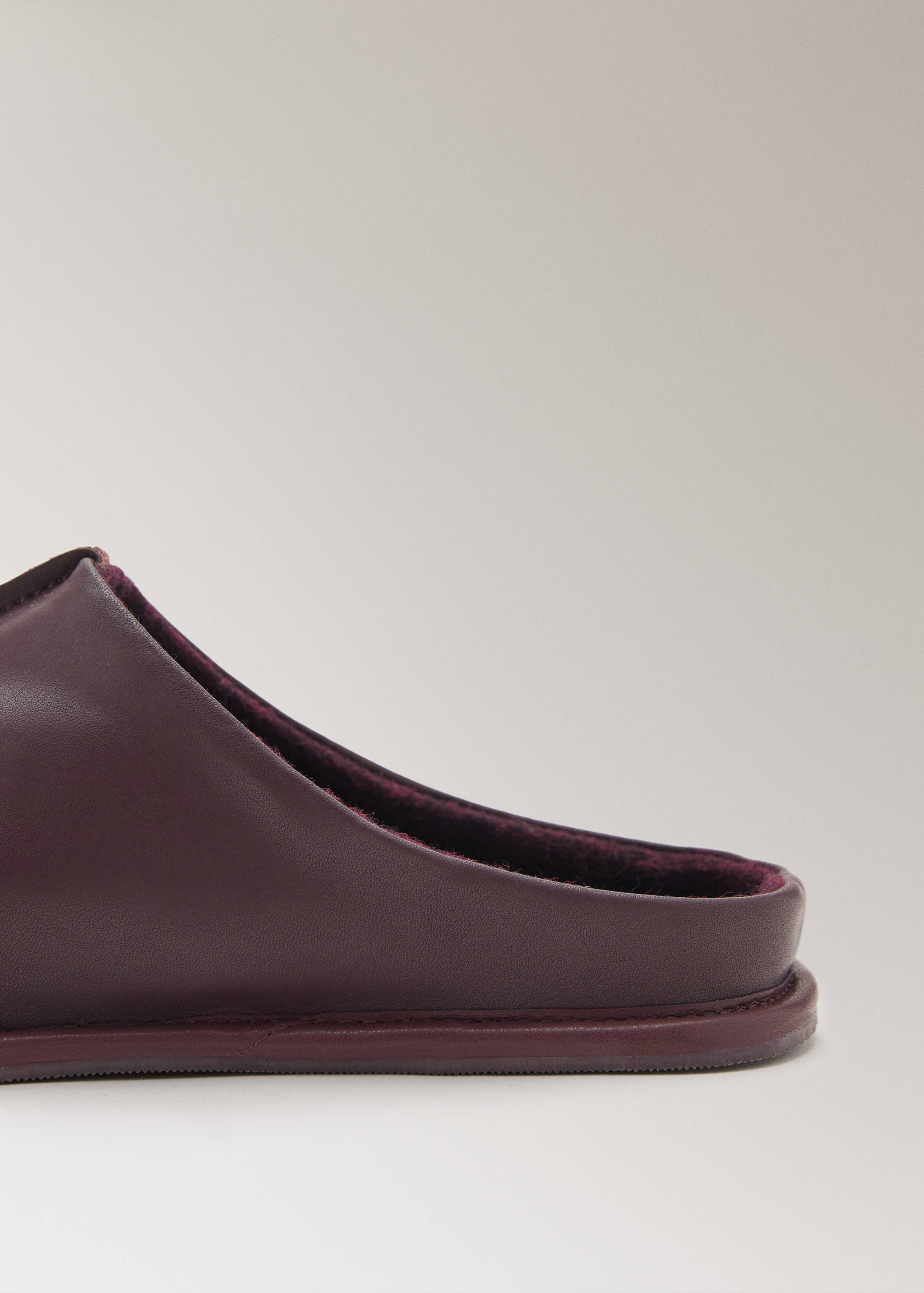 Leather clogs with stitching detail - Details of the article 1