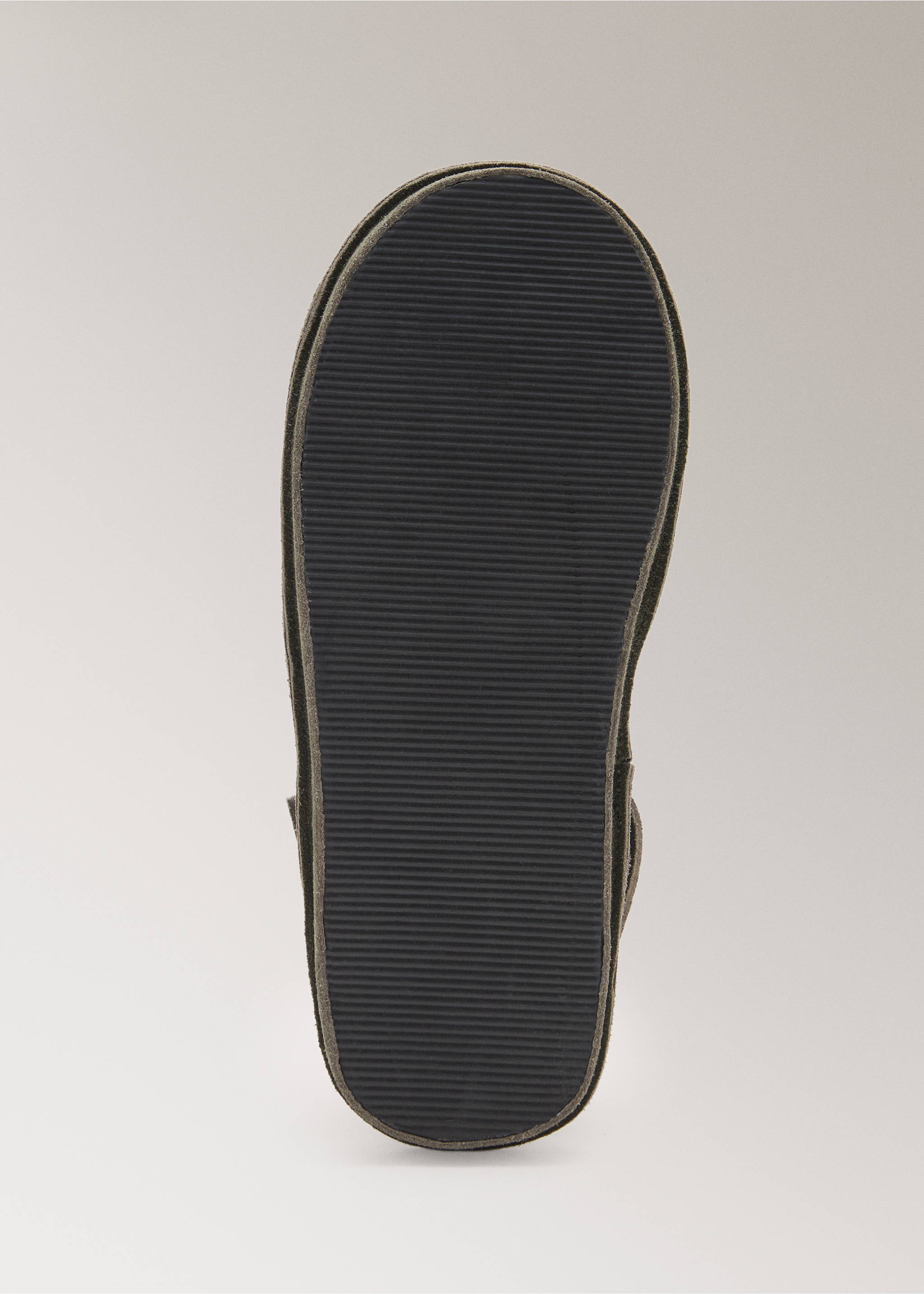 Close-up of the ribbed rubber sole of a dark grey slipper., Pastel Green. Ref: 17004110-00.