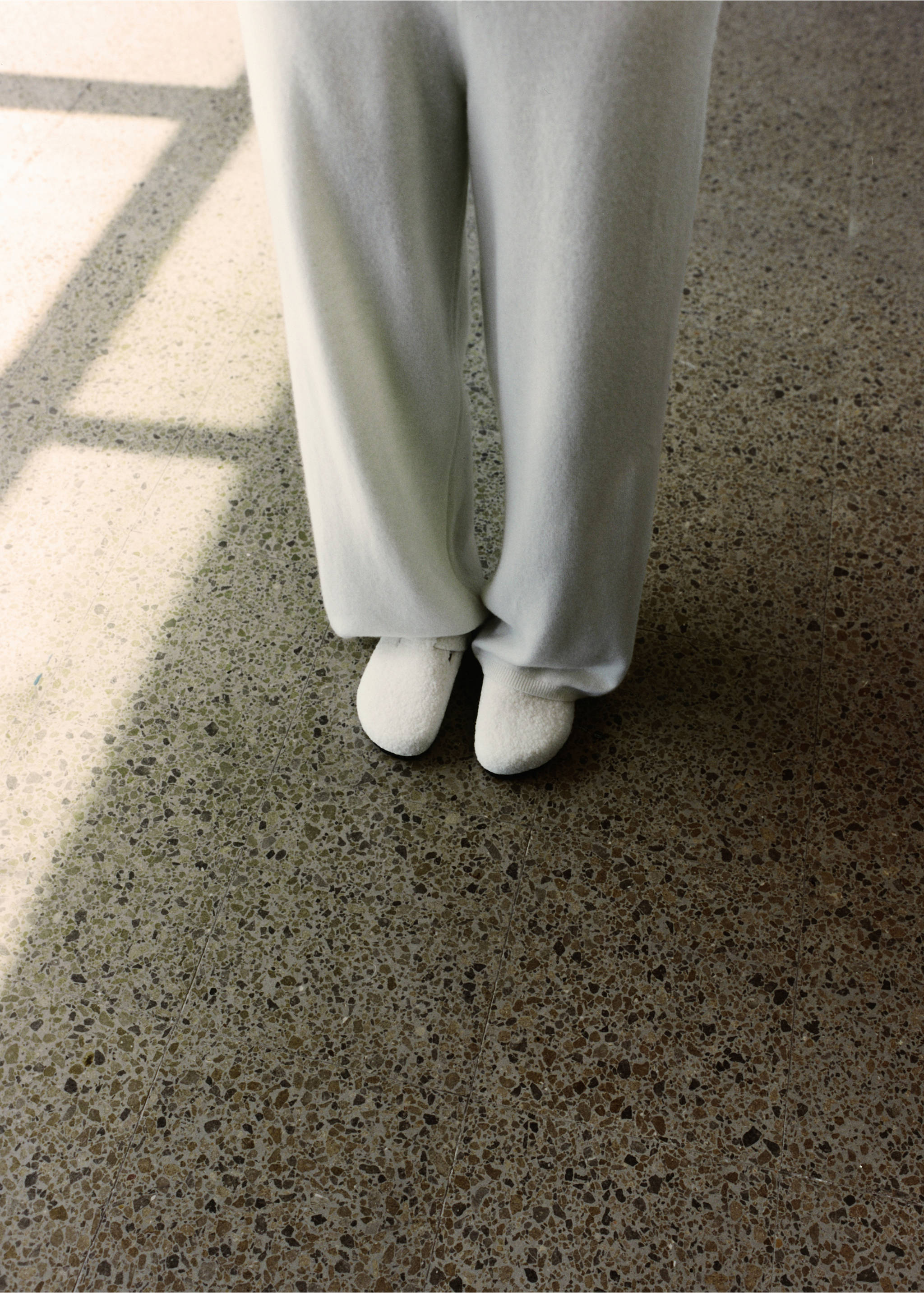Faux-shearling clogs - Details of the article 7, Ivory White. Ref: 17004118-00.