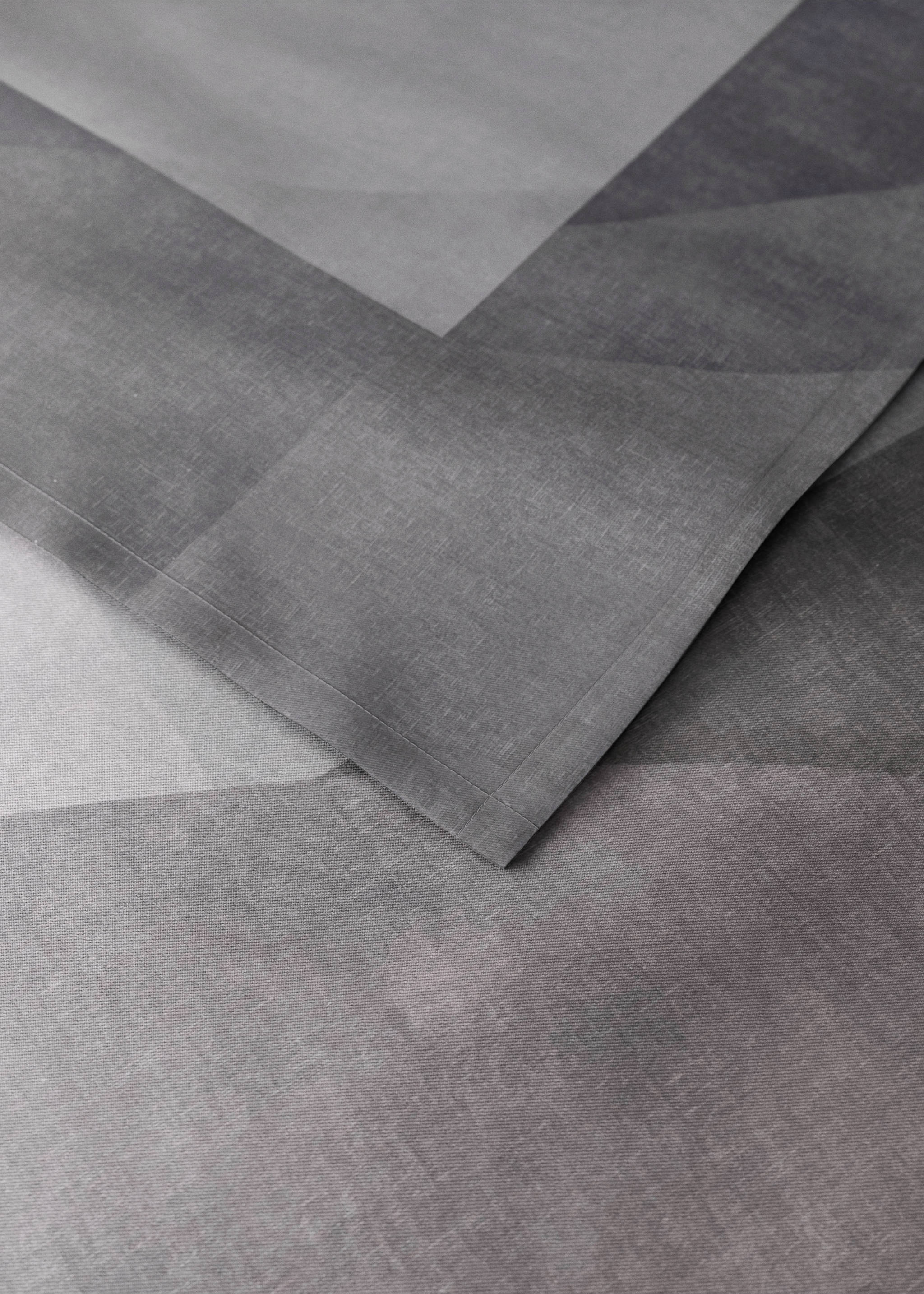 Cotton tablecloth with geometric print for 8 to 10 diners - Details of the article 2, Dark Grey. Ref: 17004138-00.