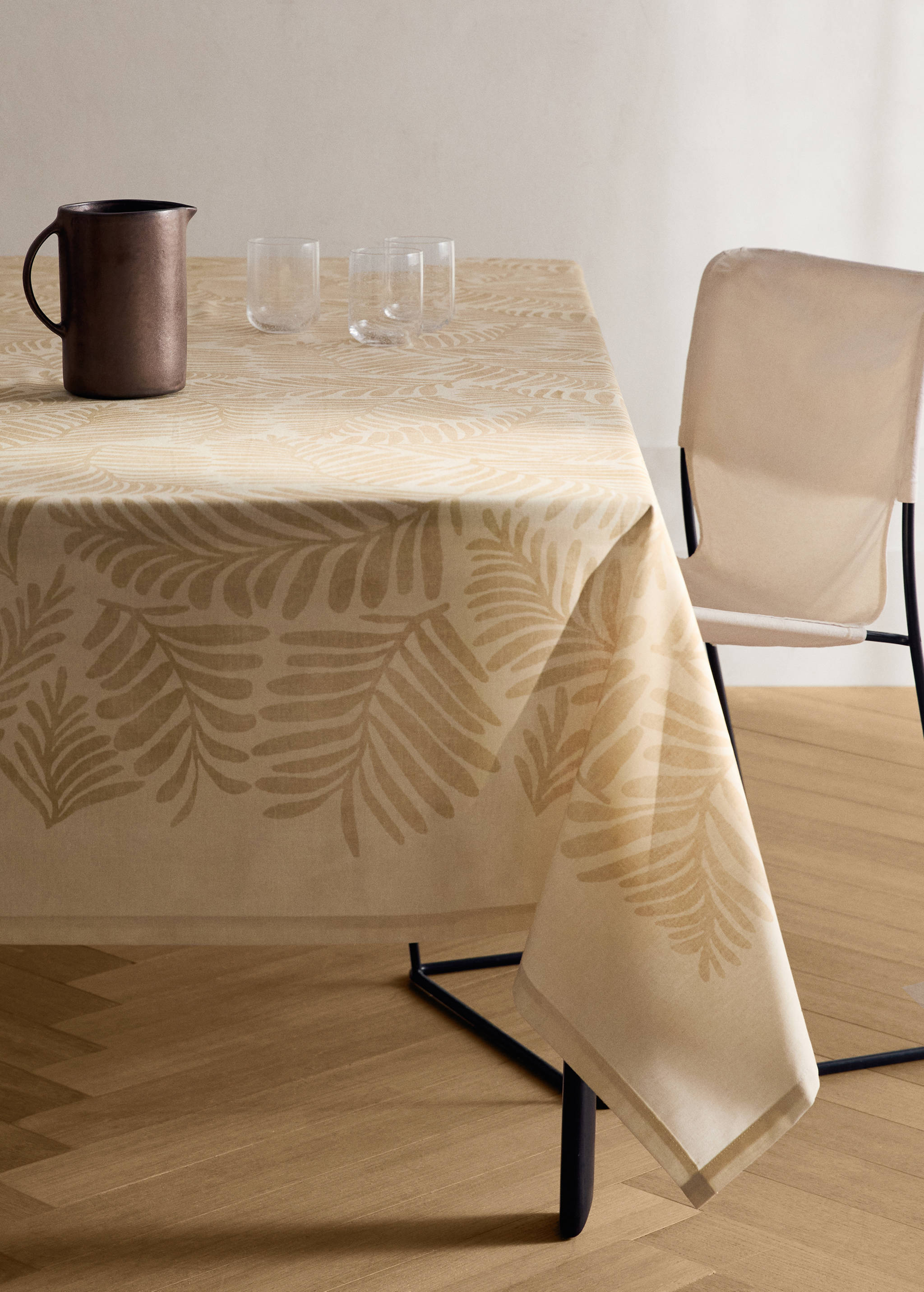 Cotton tablecloth with leaf print for 6 to 8 guests - General plane