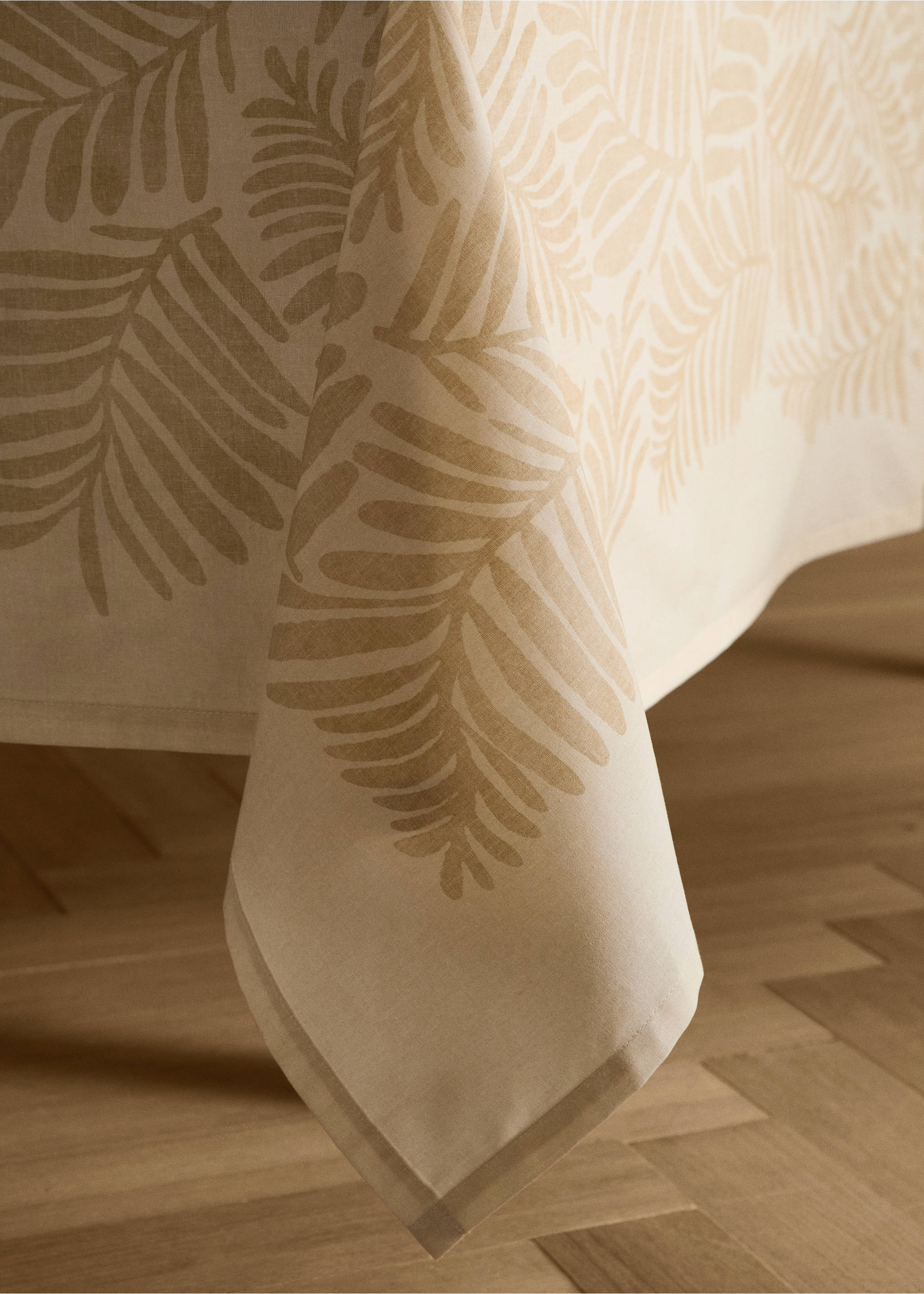 Nappe en coton avec imprimé feuilles 6 à 8 convives - Détail de l'article 8, Vanille. Ref: 17004143-00.